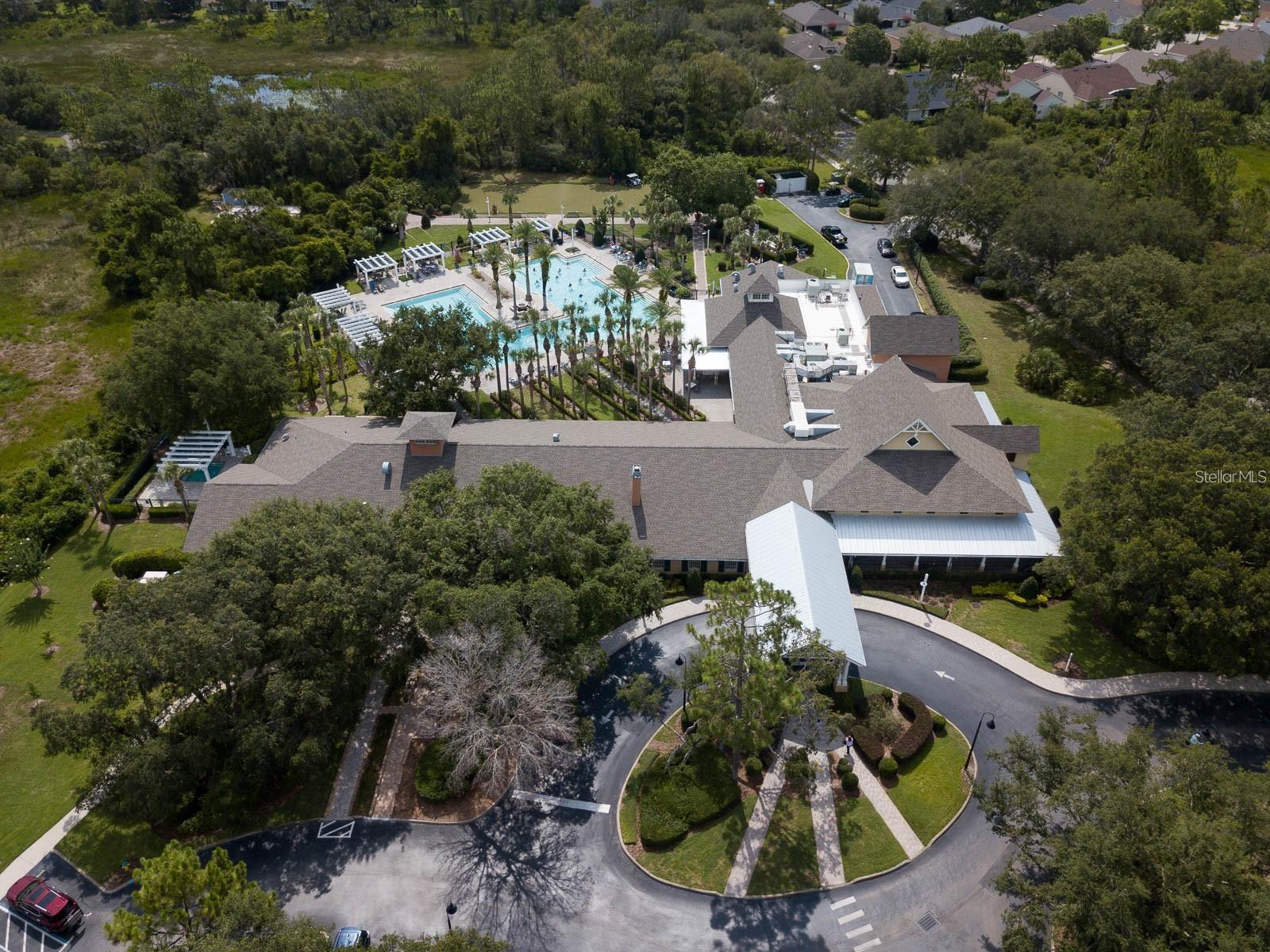 1686 VICTORIA GARDENS DR