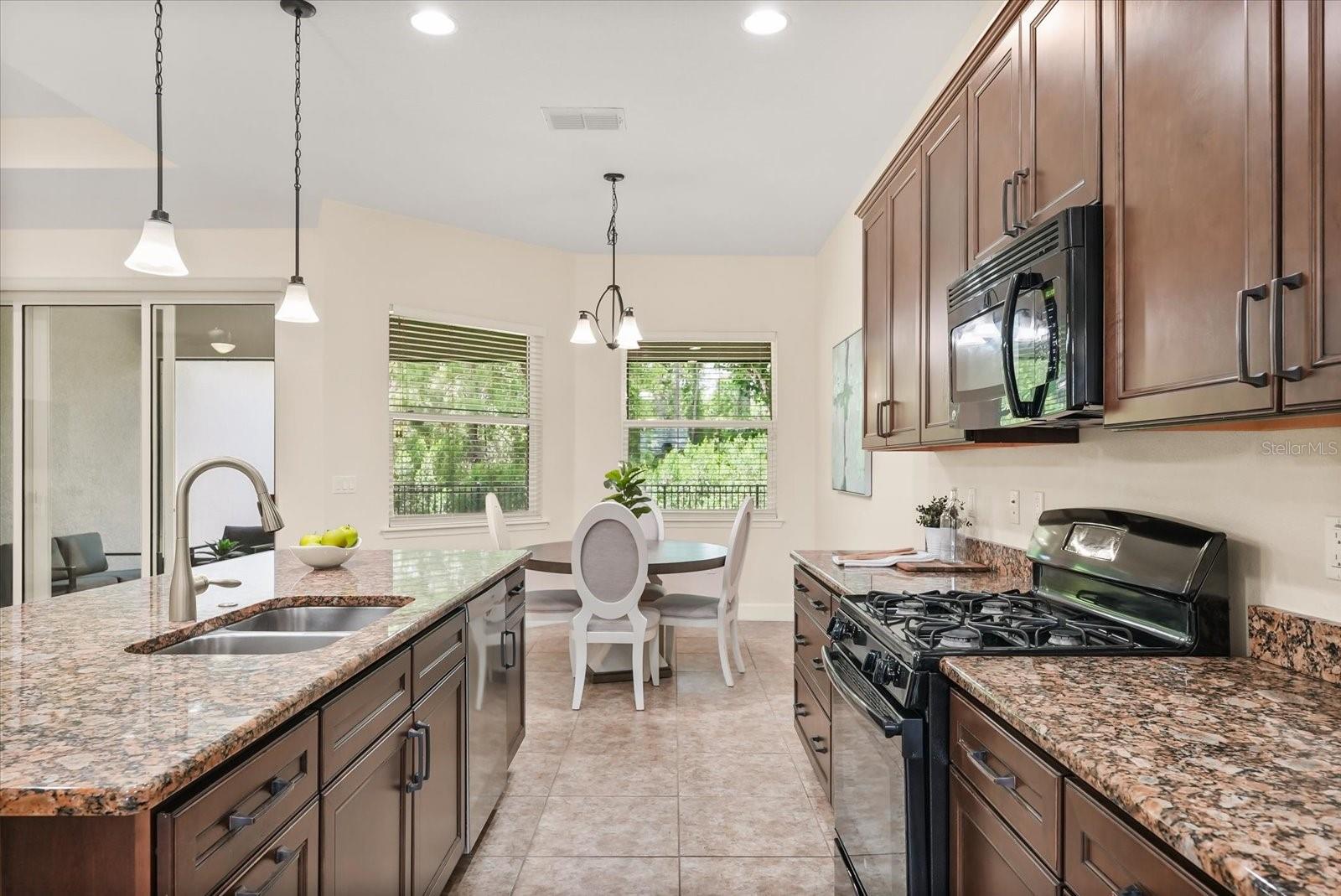 1686 VICTORIA GARDENS DR