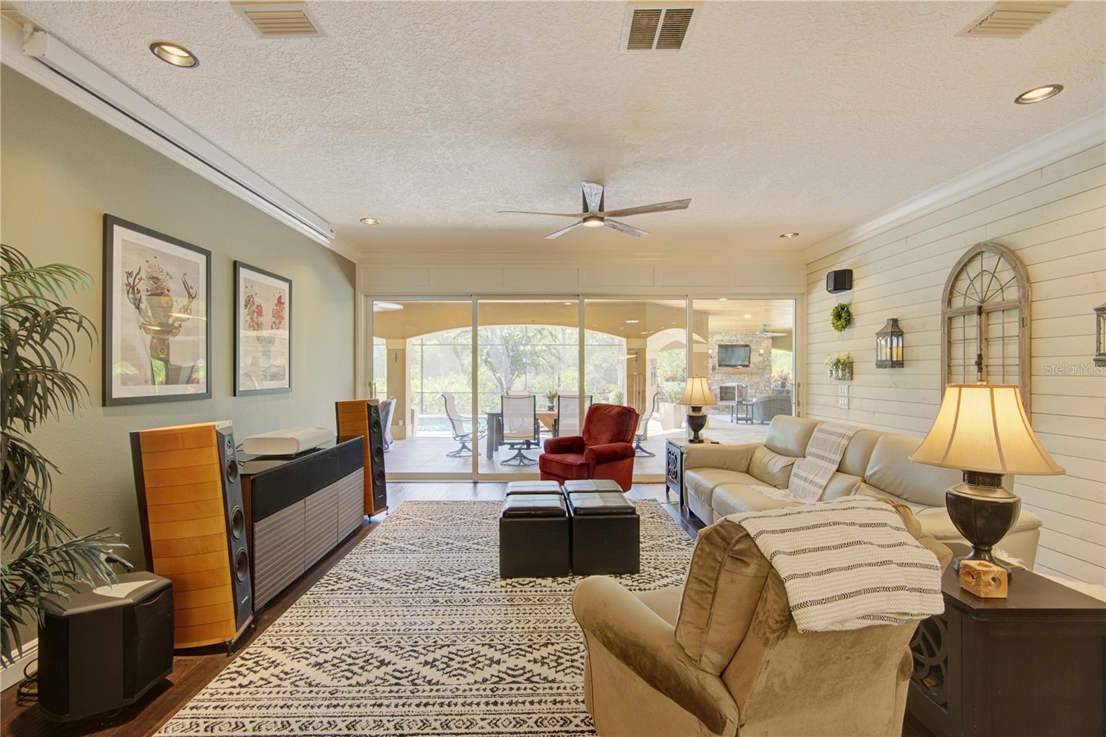 1422 ANNA CATHERINE DR