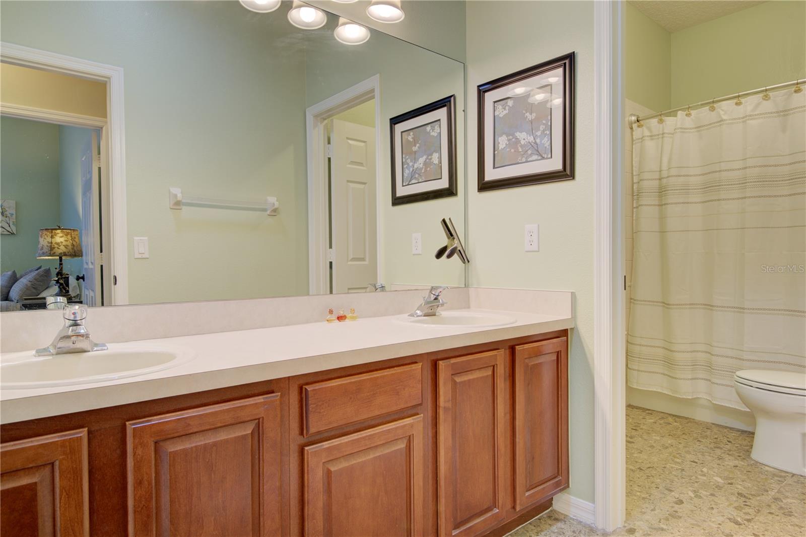 1422 ANNA CATHERINE DR