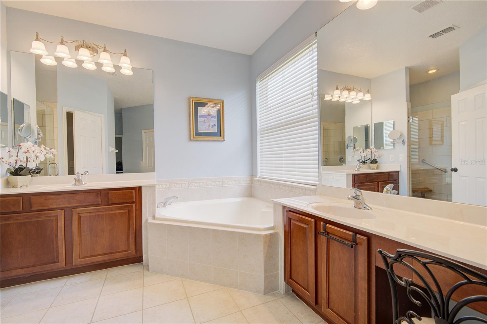 1422 ANNA CATHERINE DR