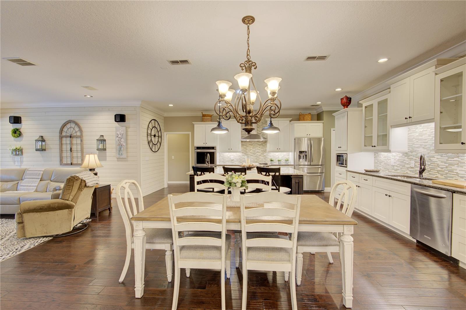 1422 ANNA CATHERINE DR