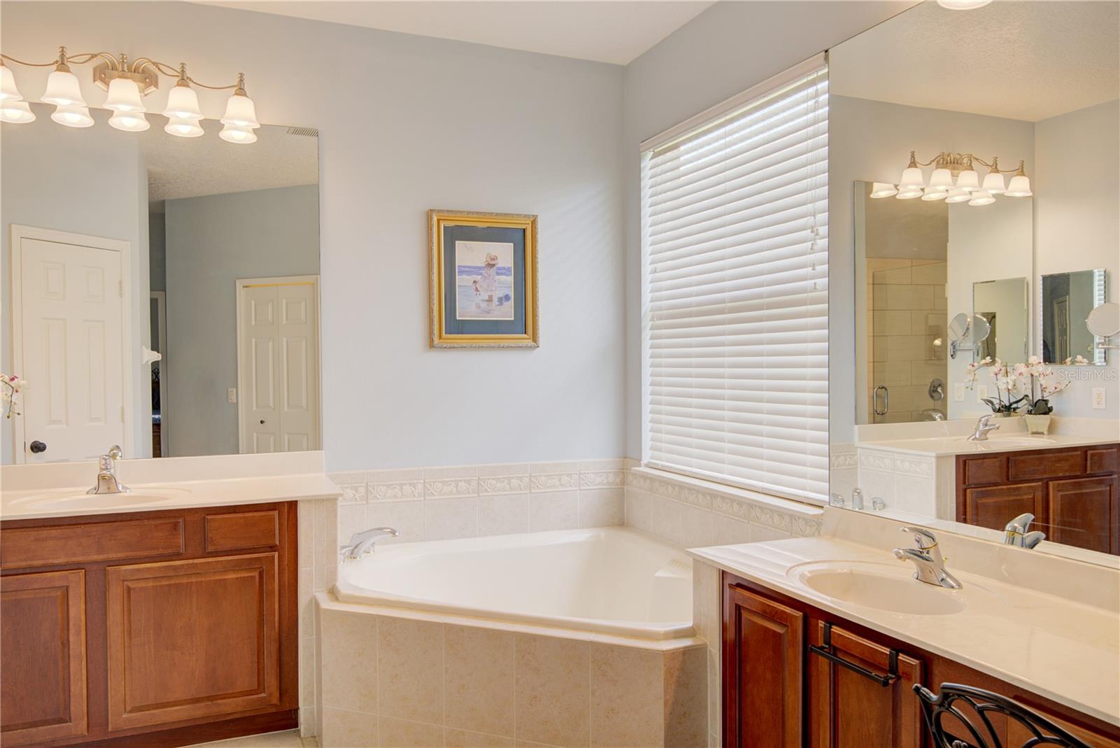 1422 ANNA CATHERINE DR