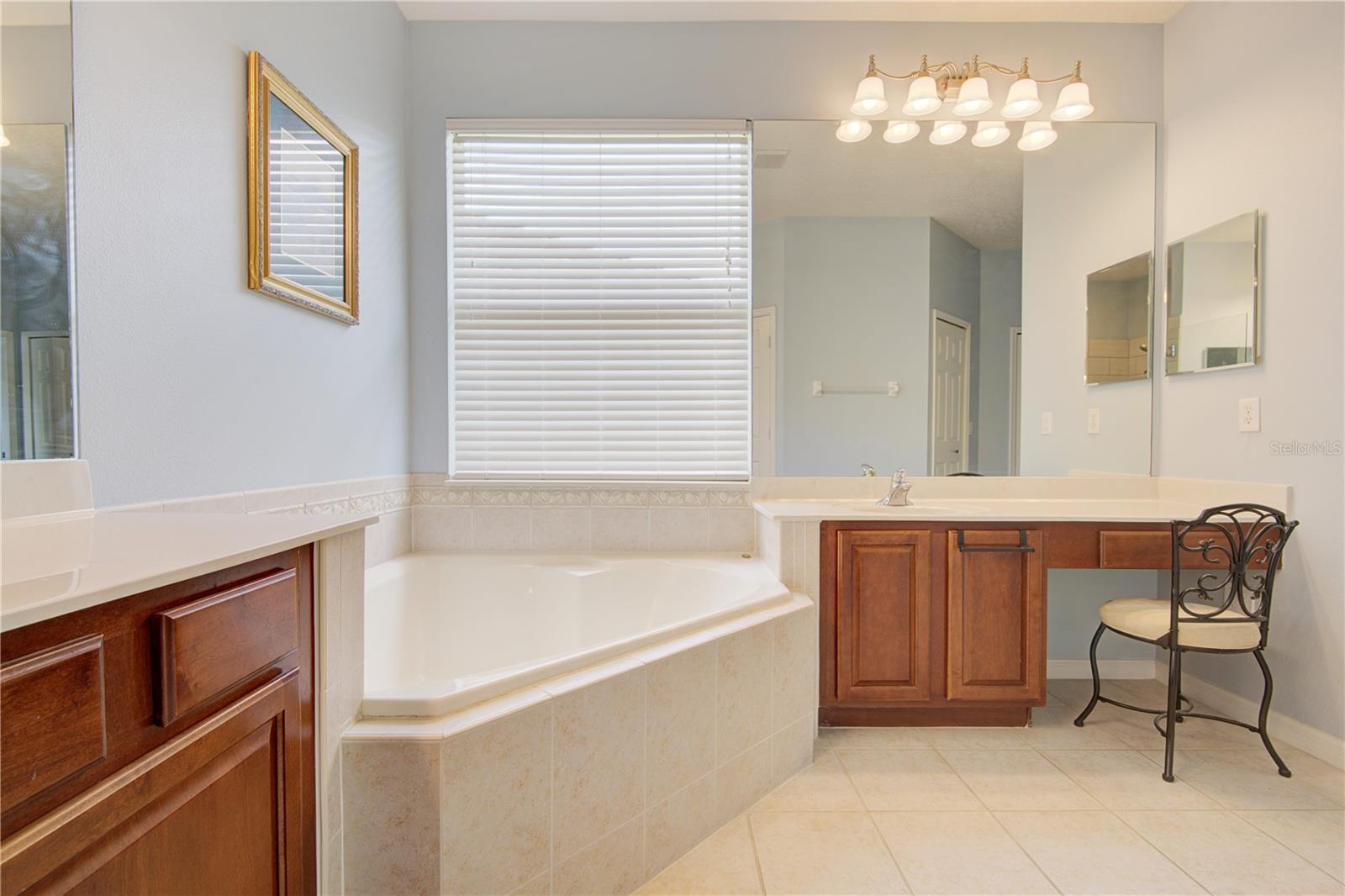 1422 ANNA CATHERINE DR