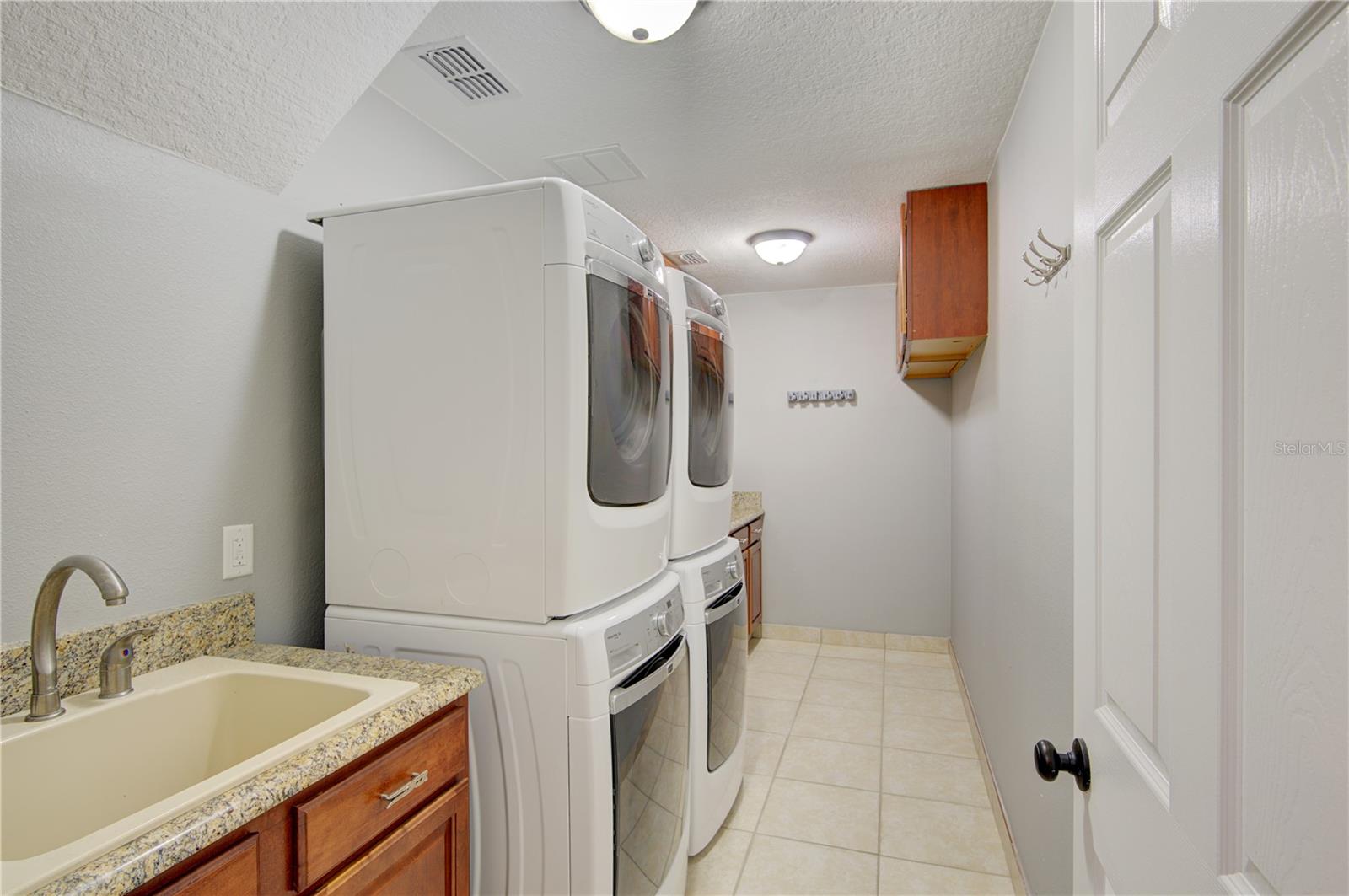 1422 ANNA CATHERINE DR