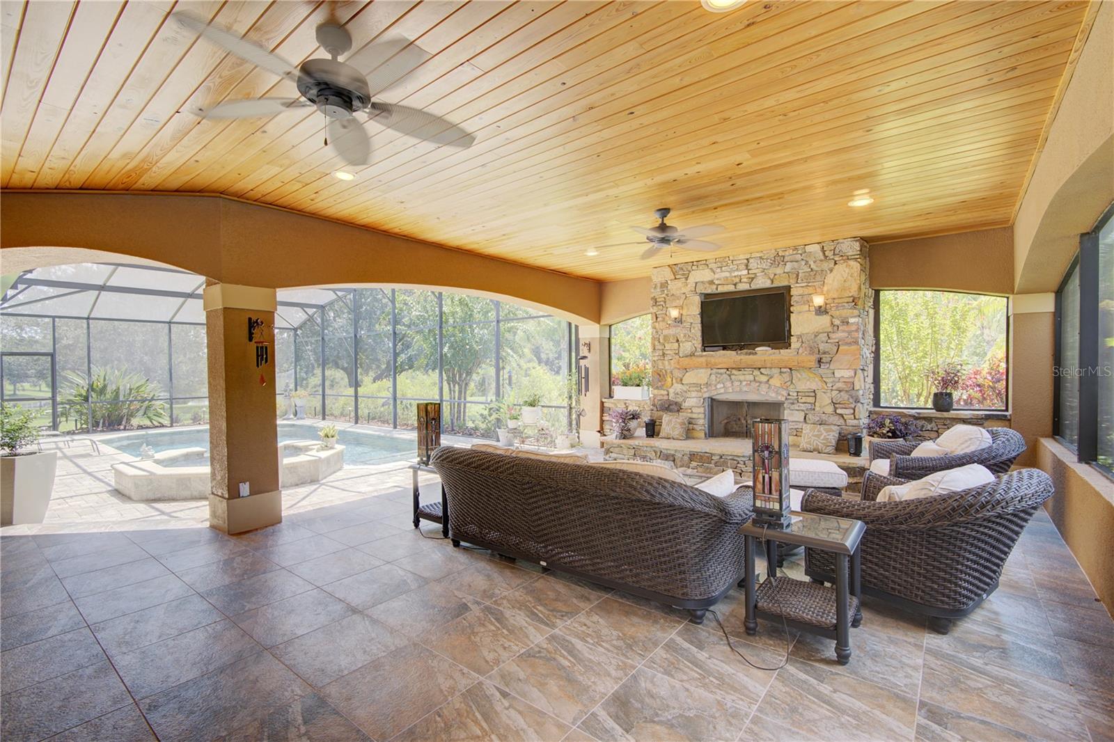 1422 ANNA CATHERINE DR