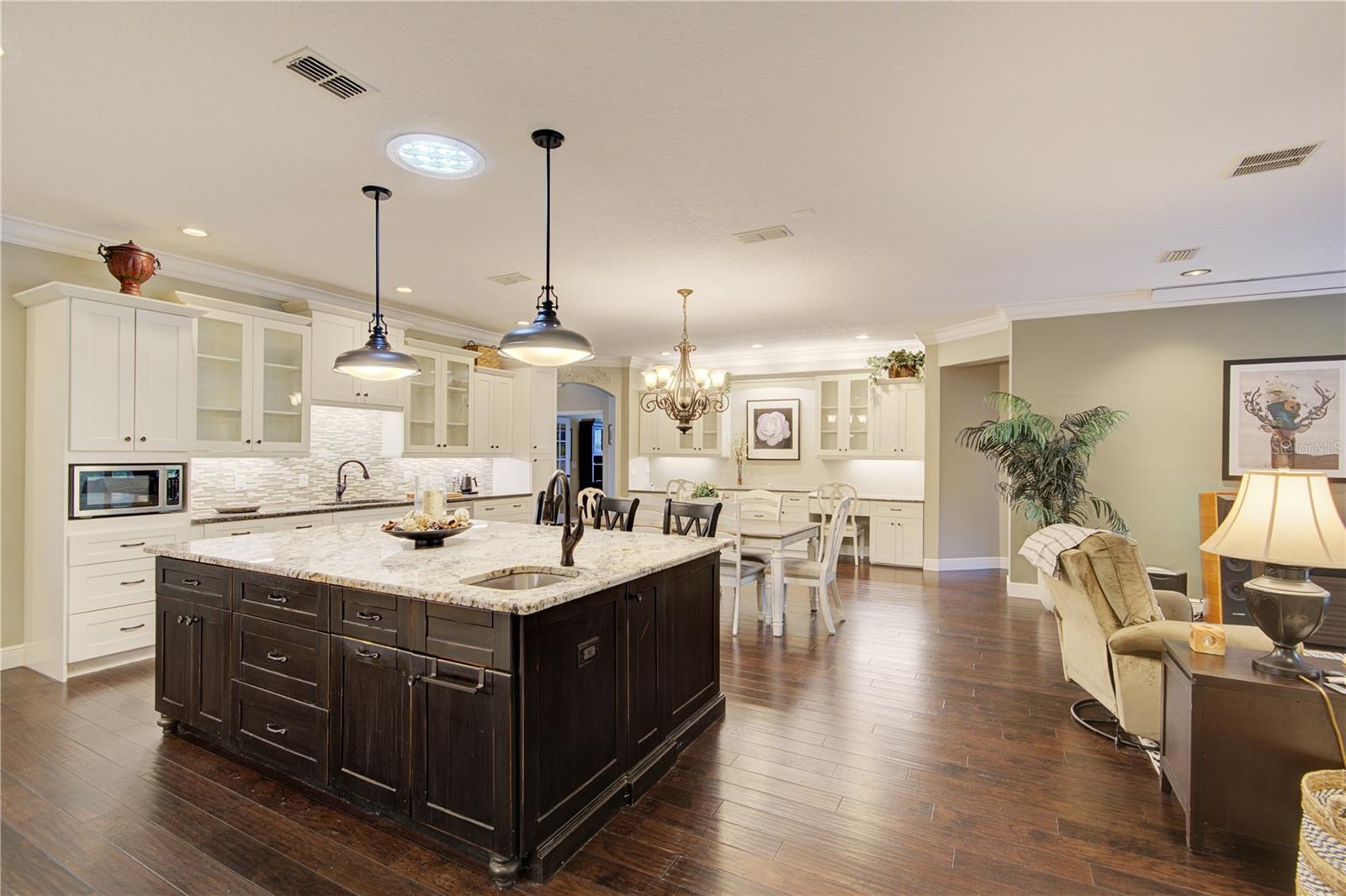 1422 ANNA CATHERINE DR