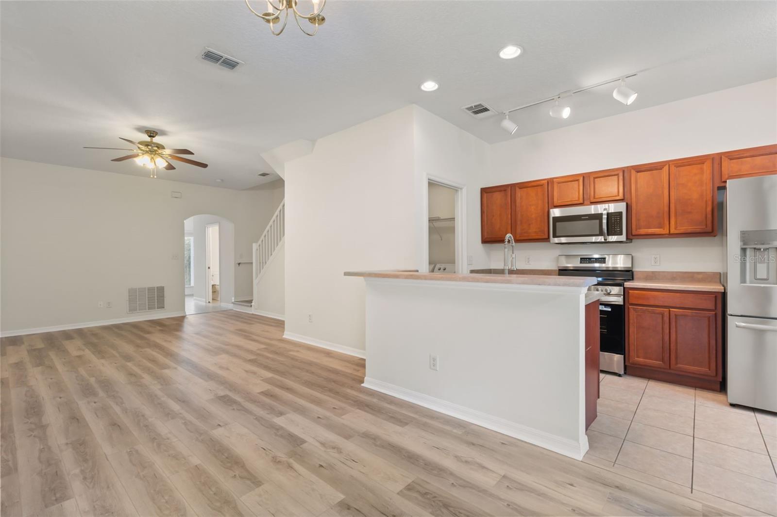 520 MAJESTIC WAY