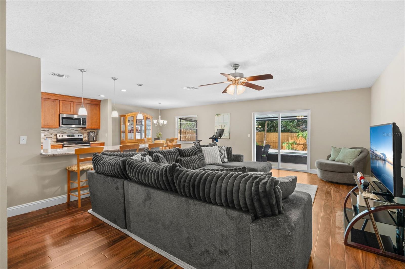 877 BENCHWOOD DR