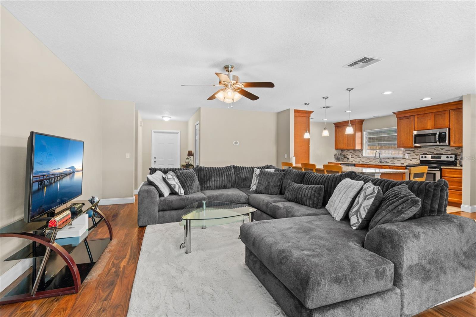 877 BENCHWOOD DR