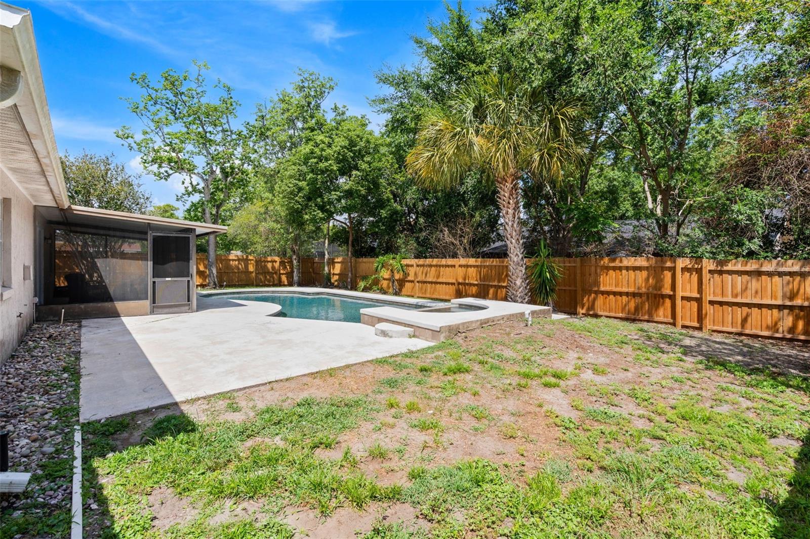 877 BENCHWOOD DR