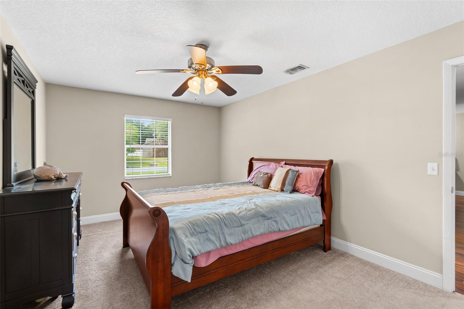 877 BENCHWOOD DR