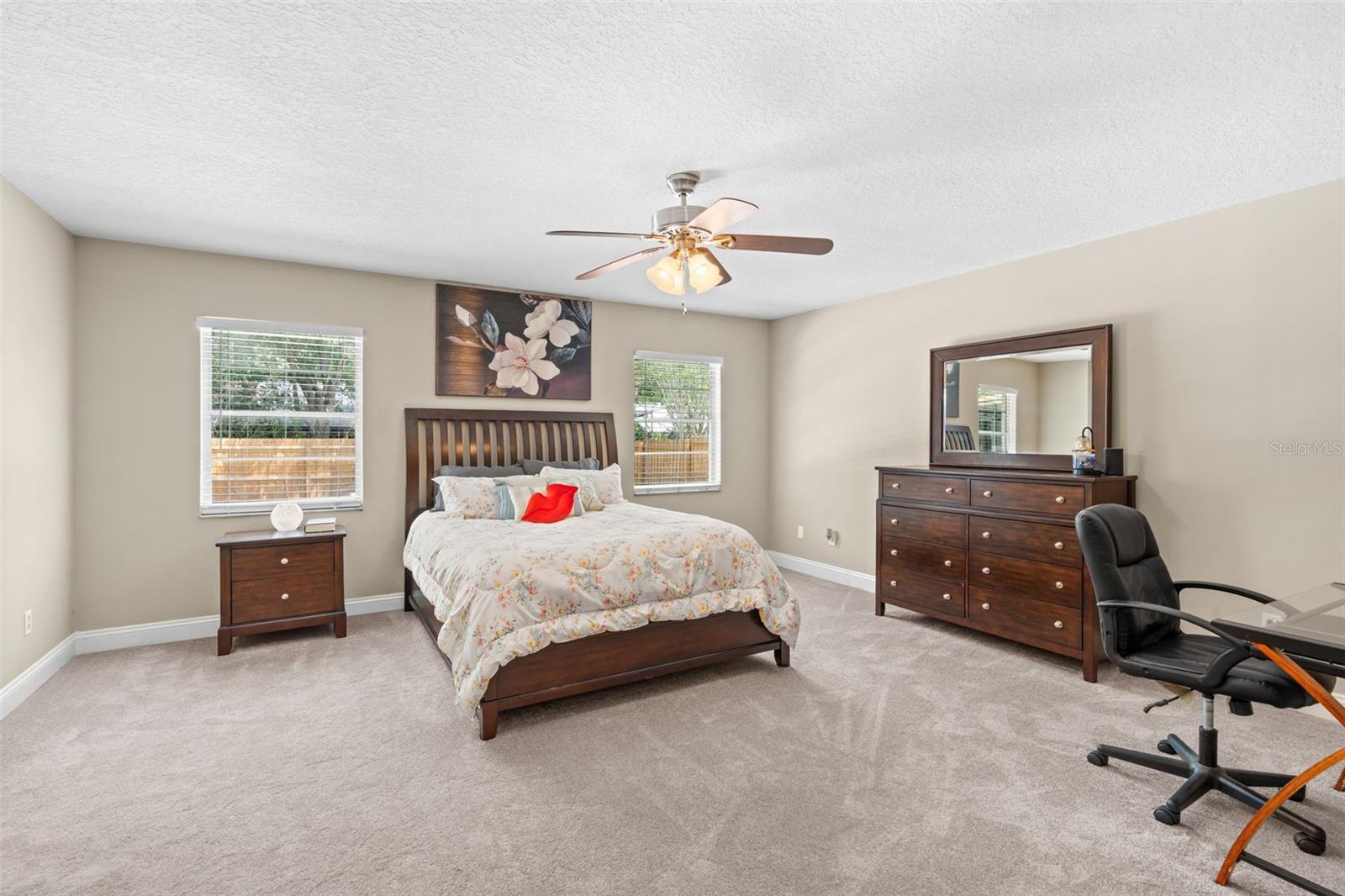 877 BENCHWOOD DR