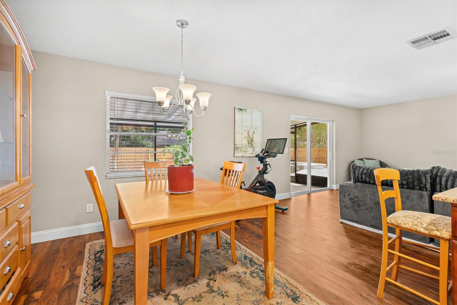 877 BENCHWOOD DR