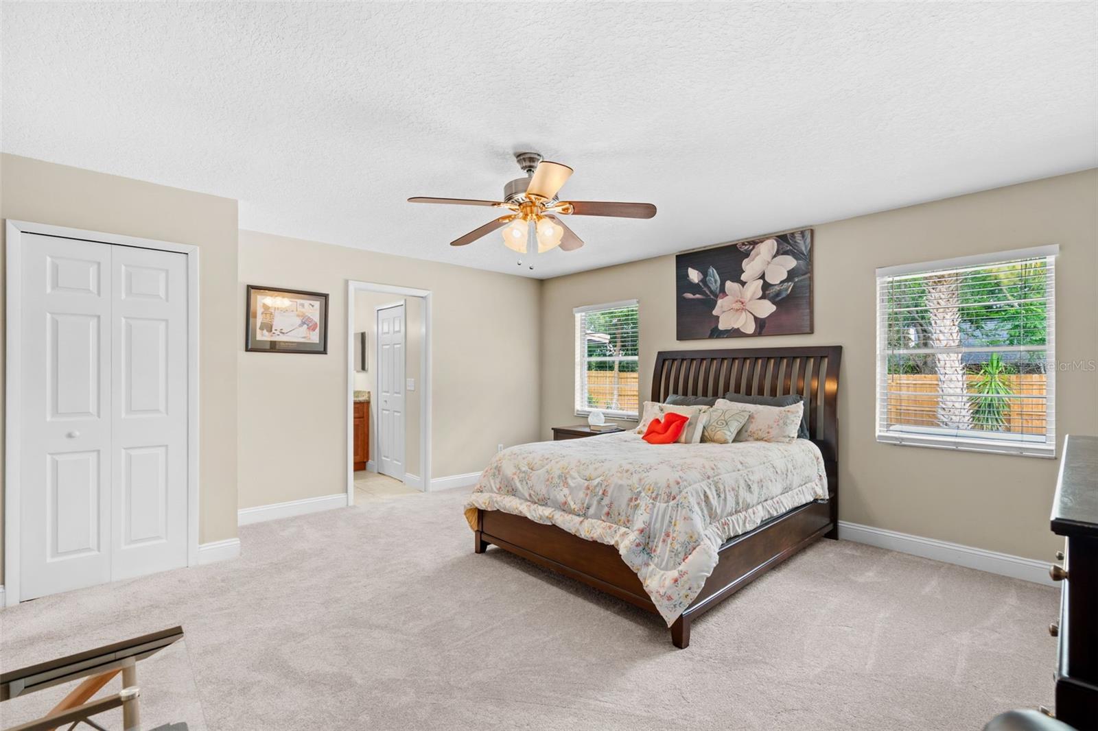 877 BENCHWOOD DR