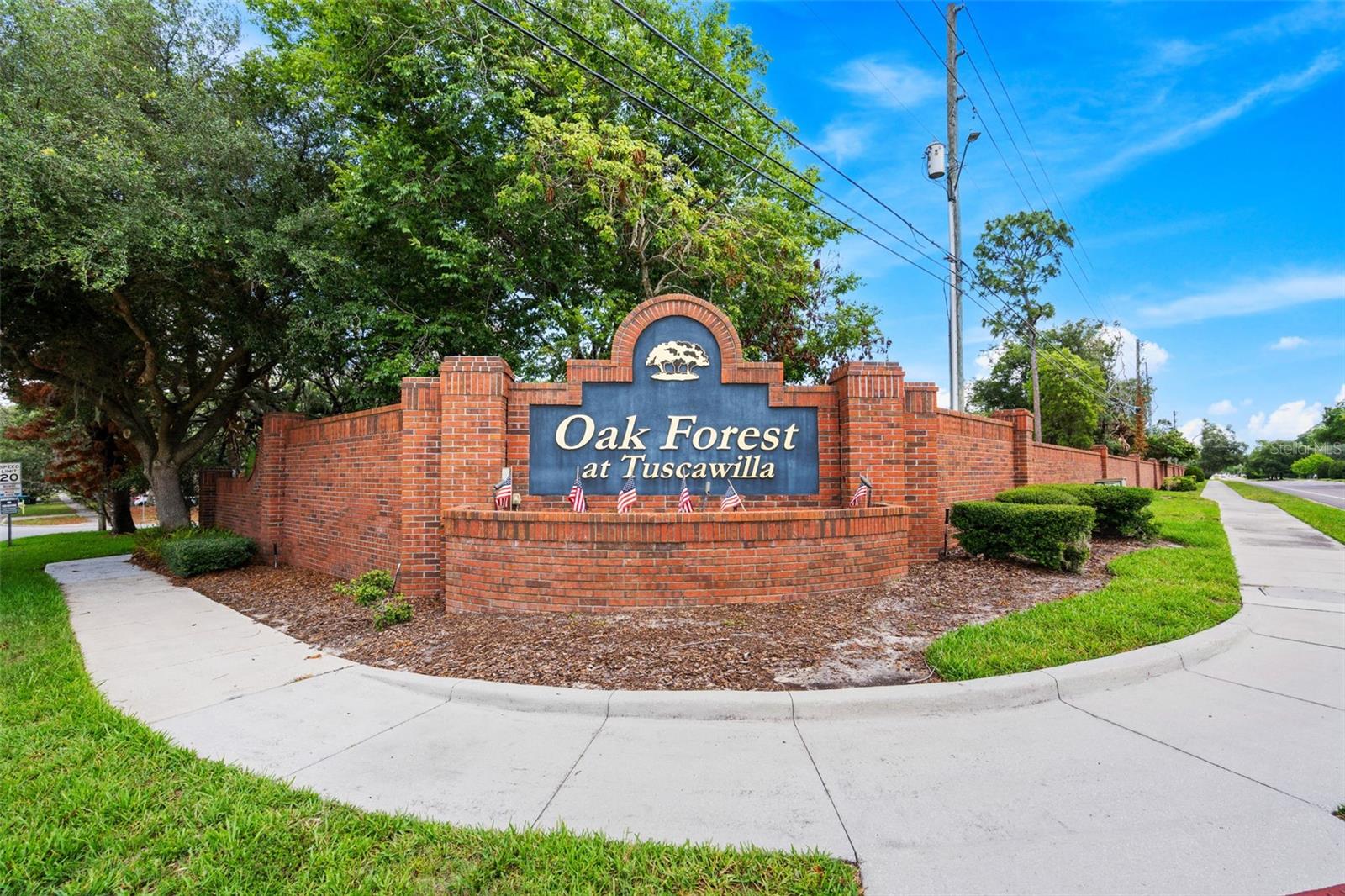 877 BENCHWOOD DR