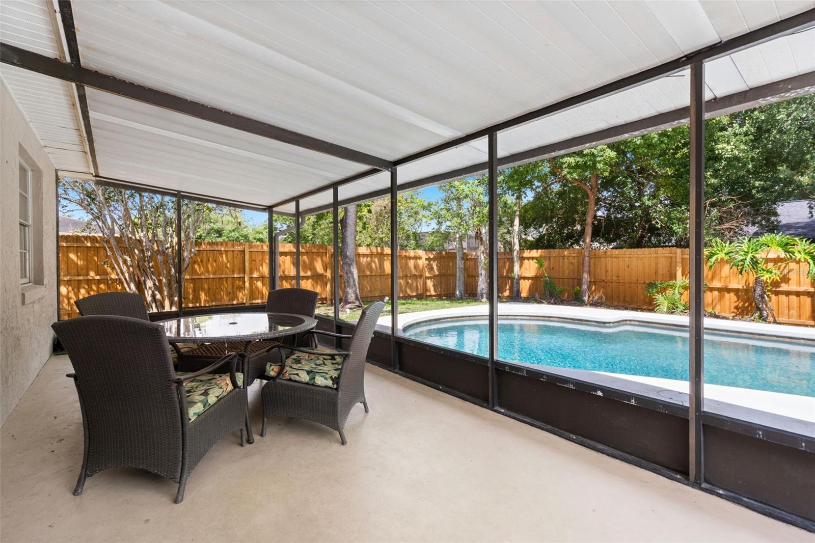 877 BENCHWOOD DR