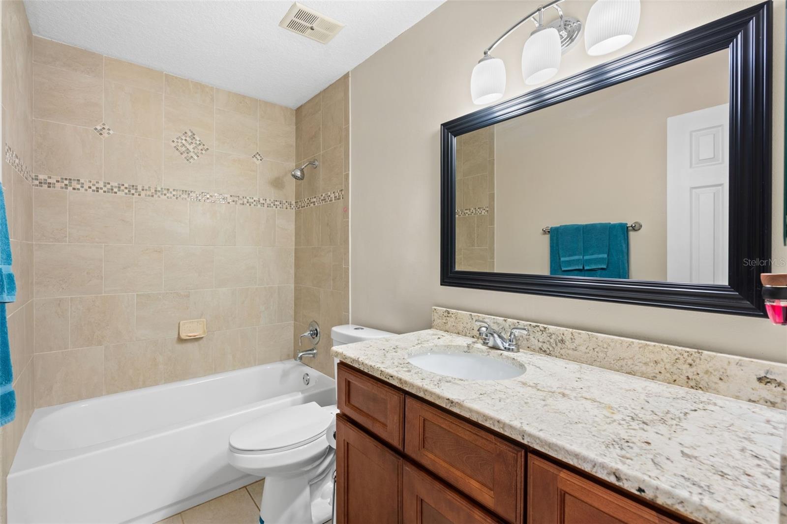 877 BENCHWOOD DR
