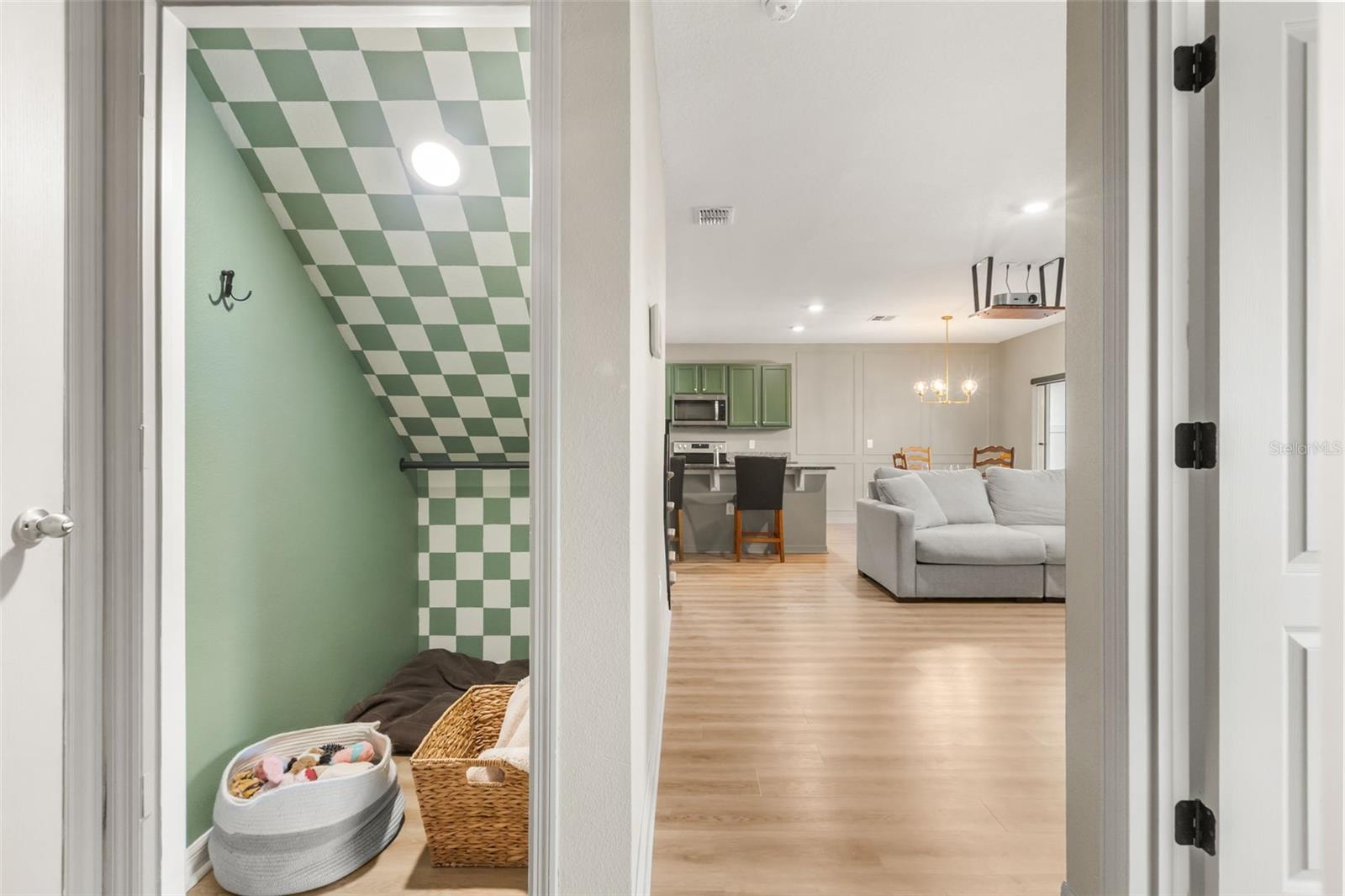 3322 EASTGROVE TER