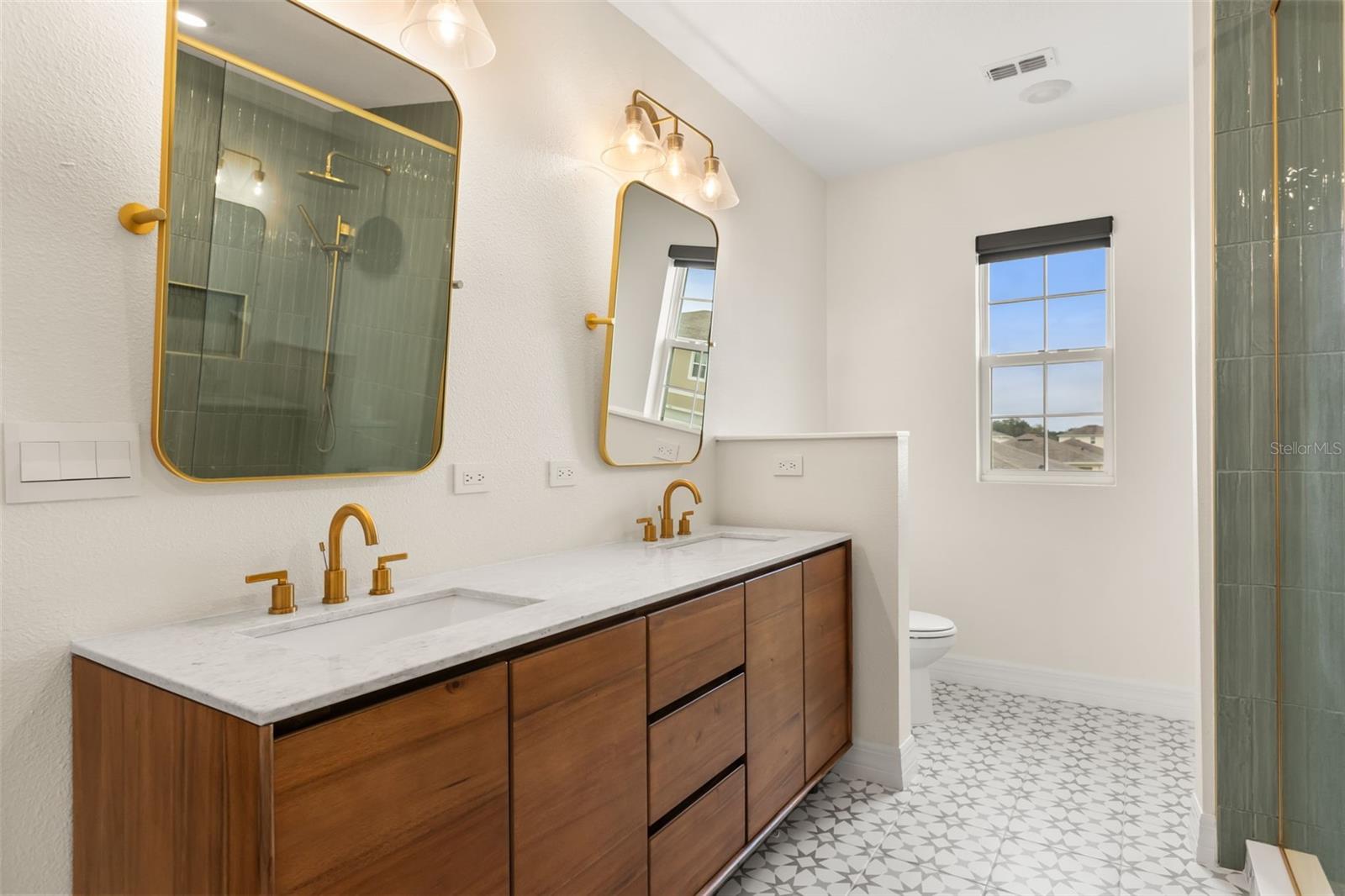 3322 EASTGROVE TER