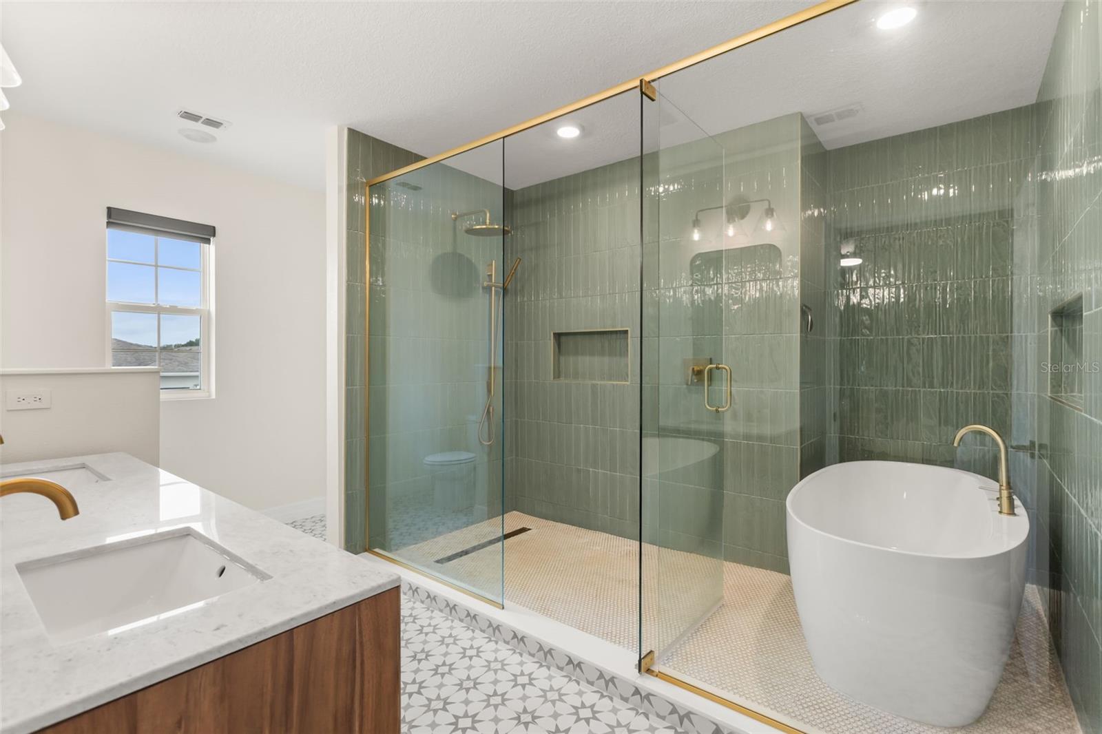 3322 EASTGROVE TER