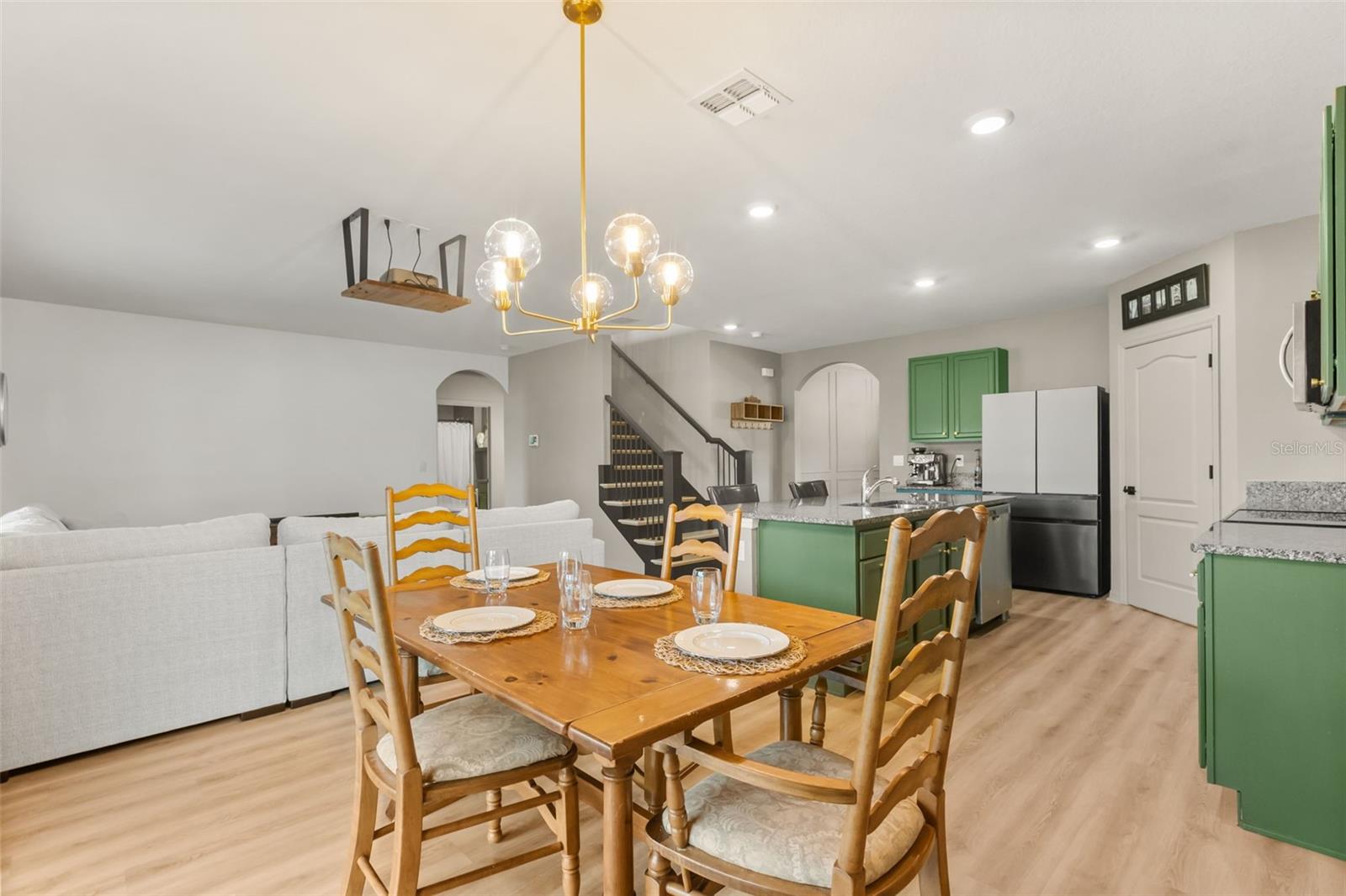 3322 EASTGROVE TER