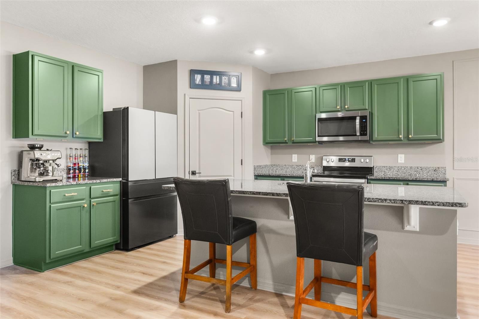 3322 EASTGROVE TER