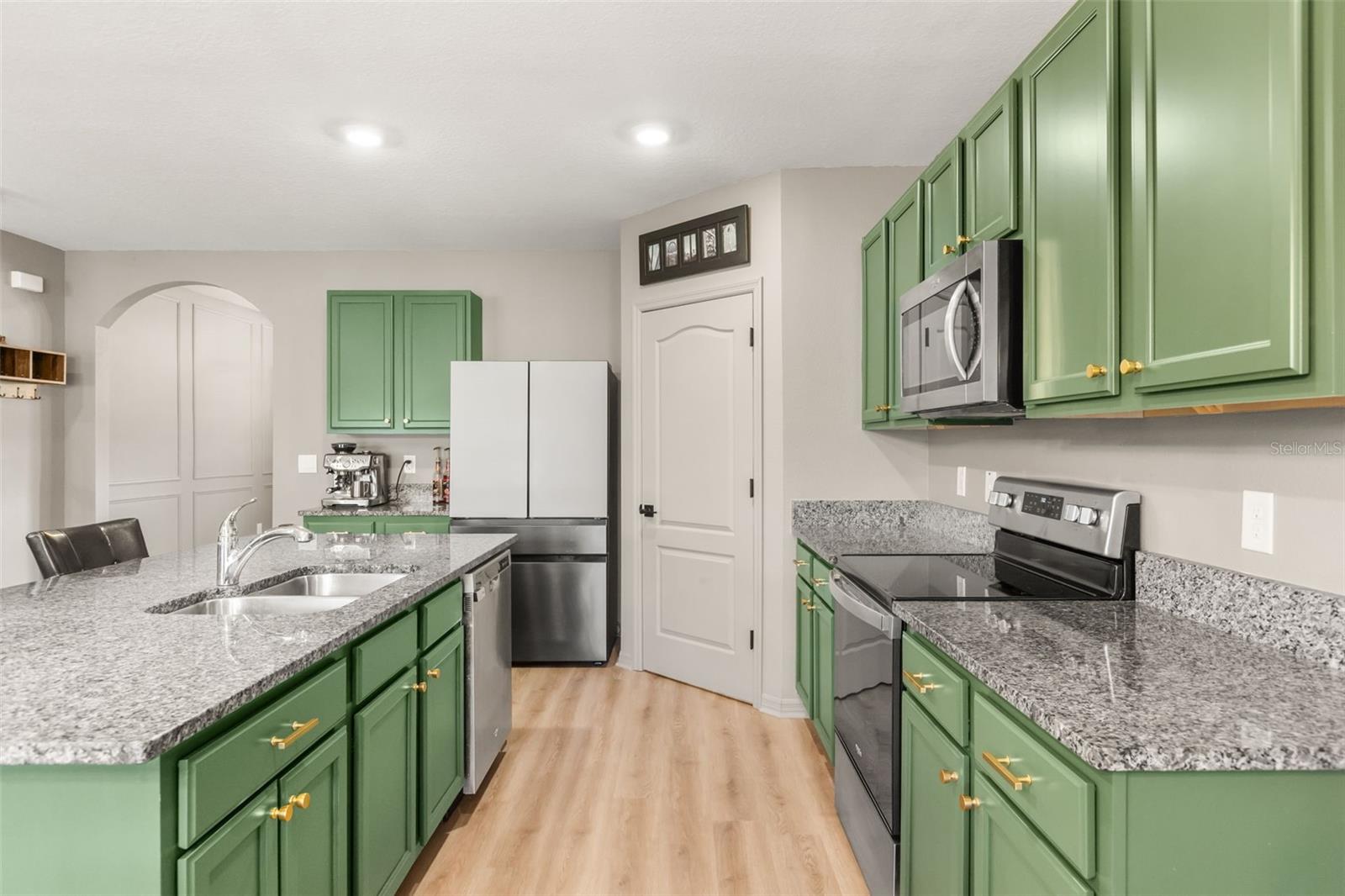 3322 EASTGROVE TER