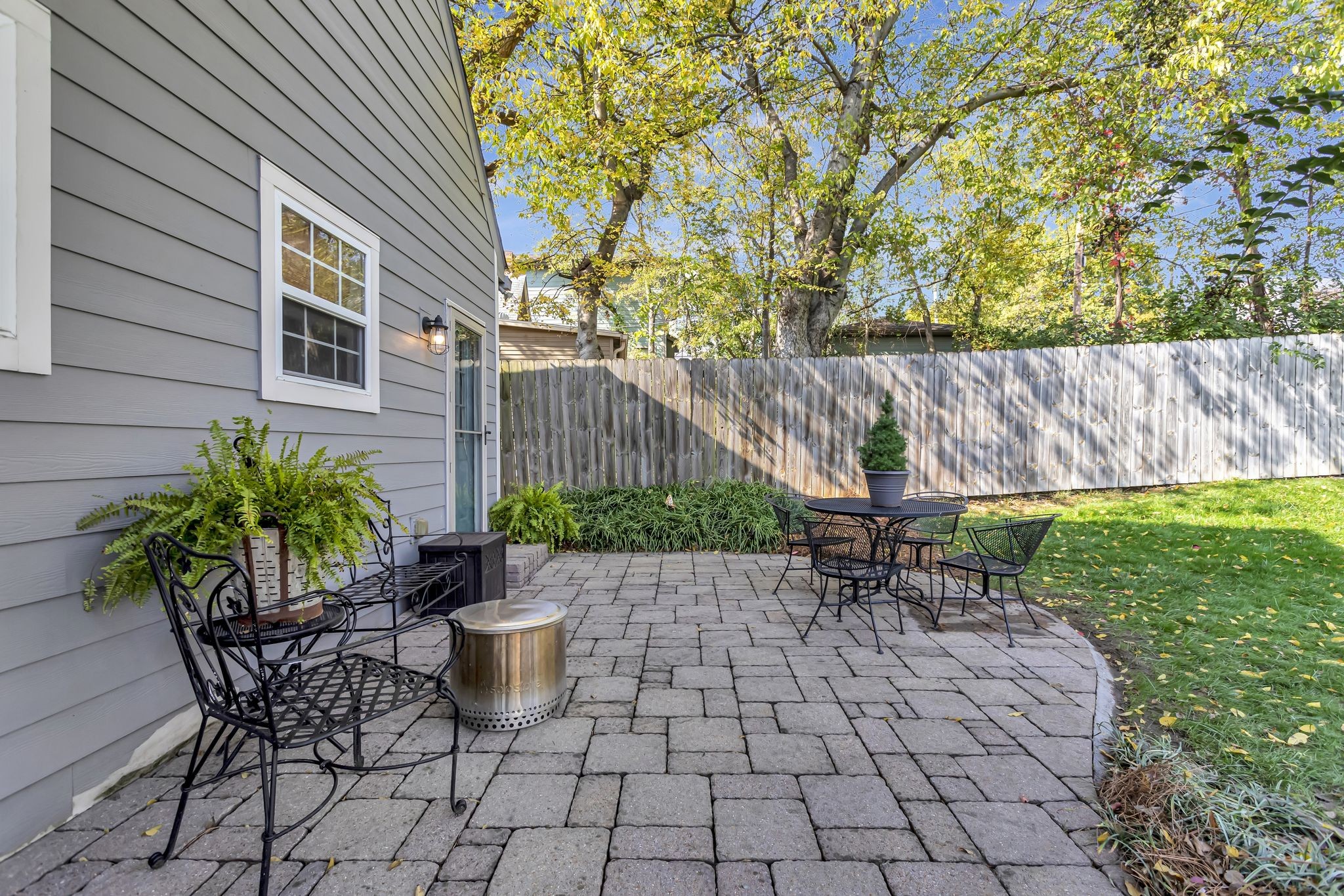 1104 Acklen Ave