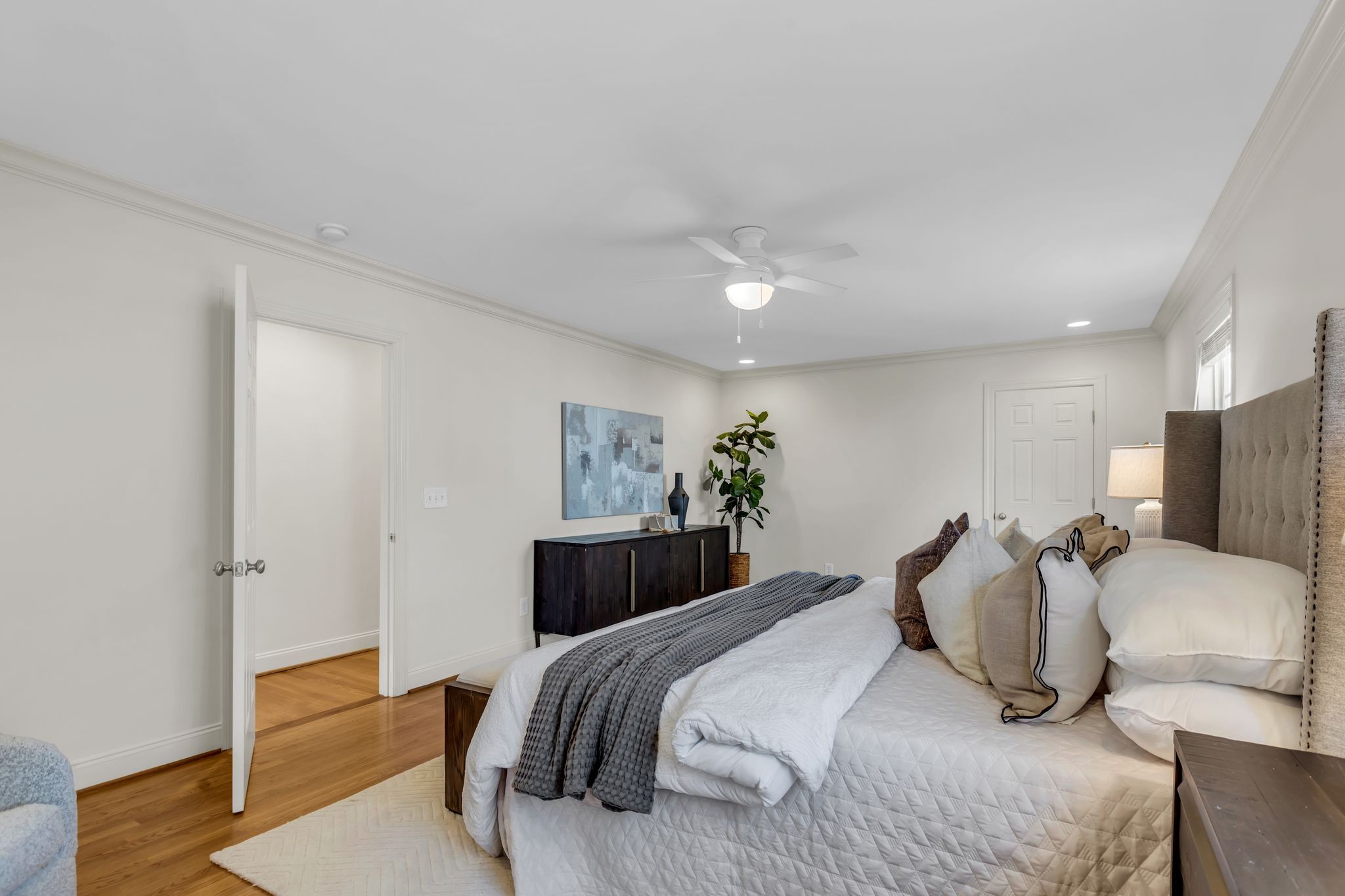 1104 Acklen Ave