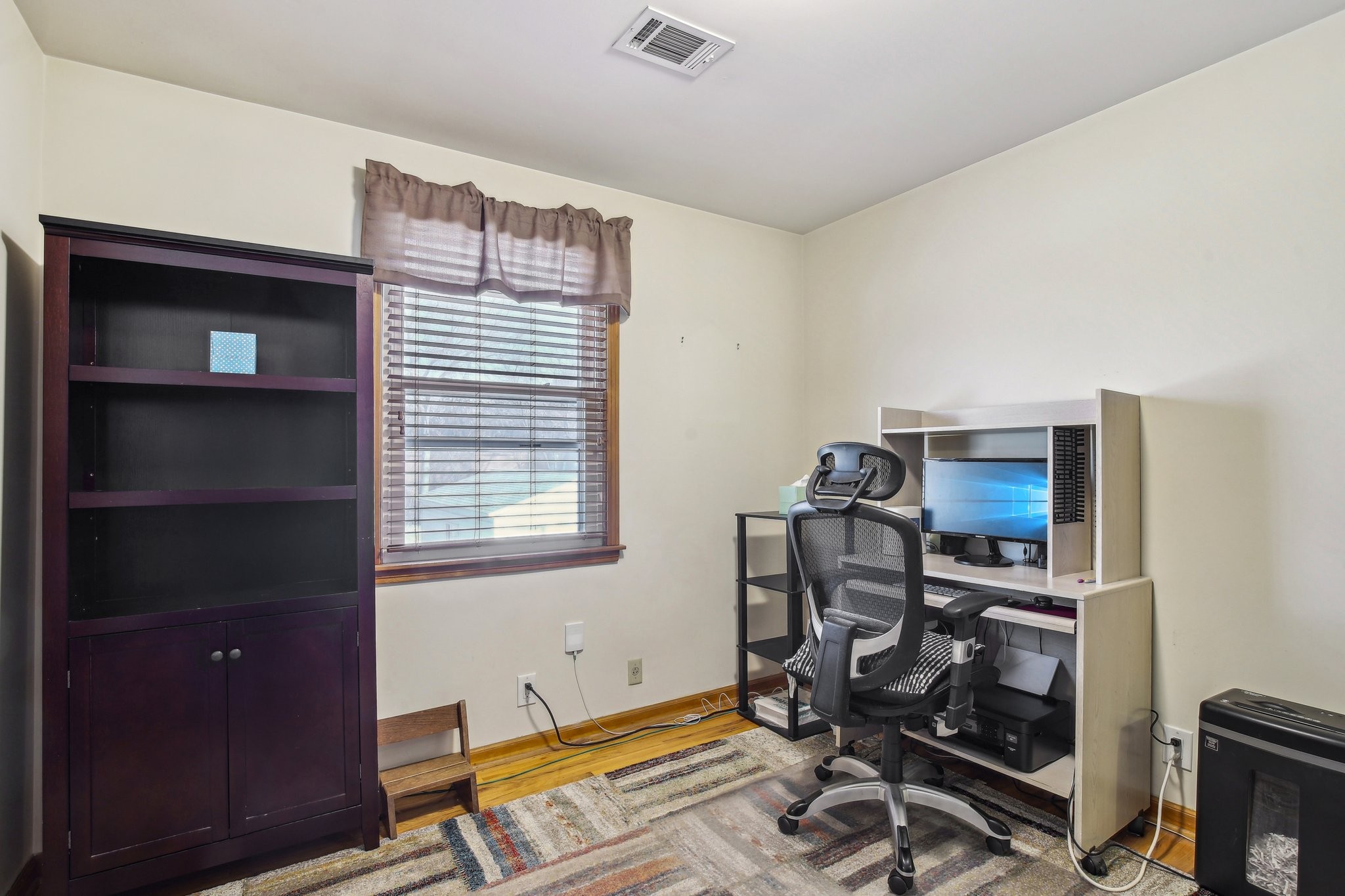4702 Lori Dr