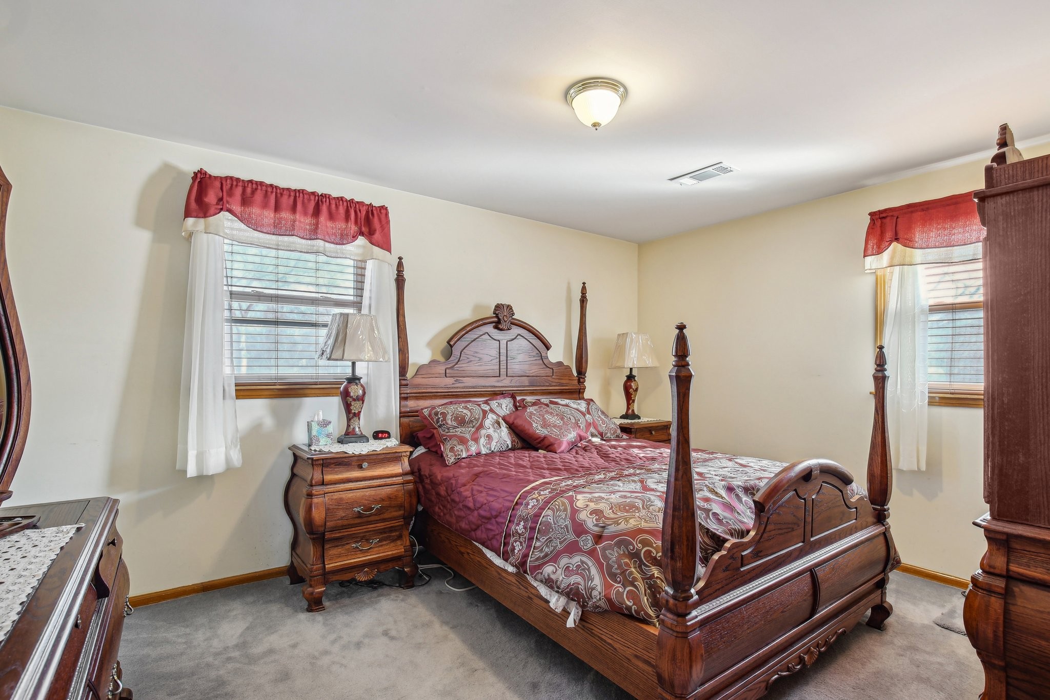 4702 Lori Dr