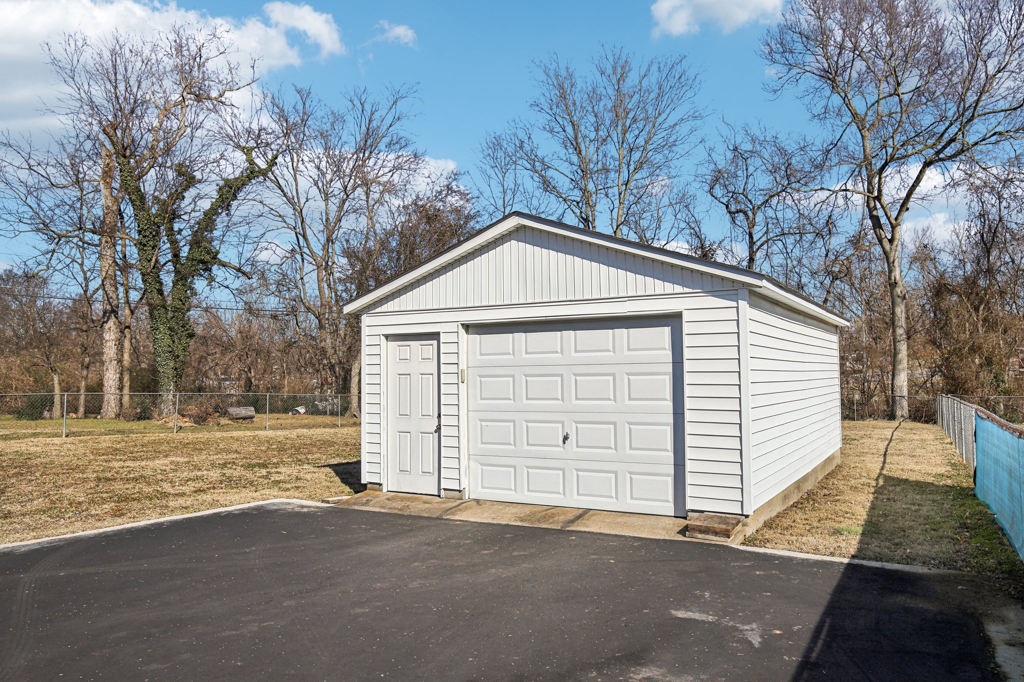 4702 Lori Dr