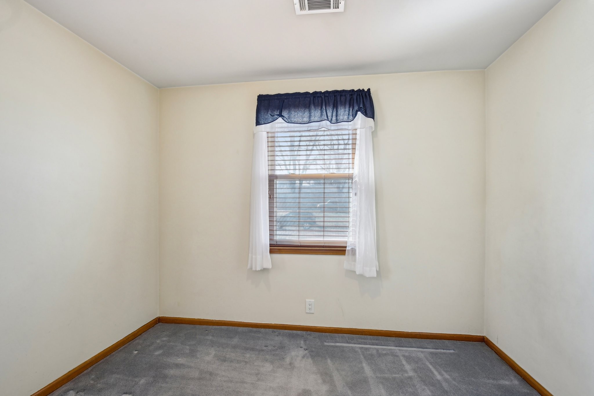 4702 Lori Dr