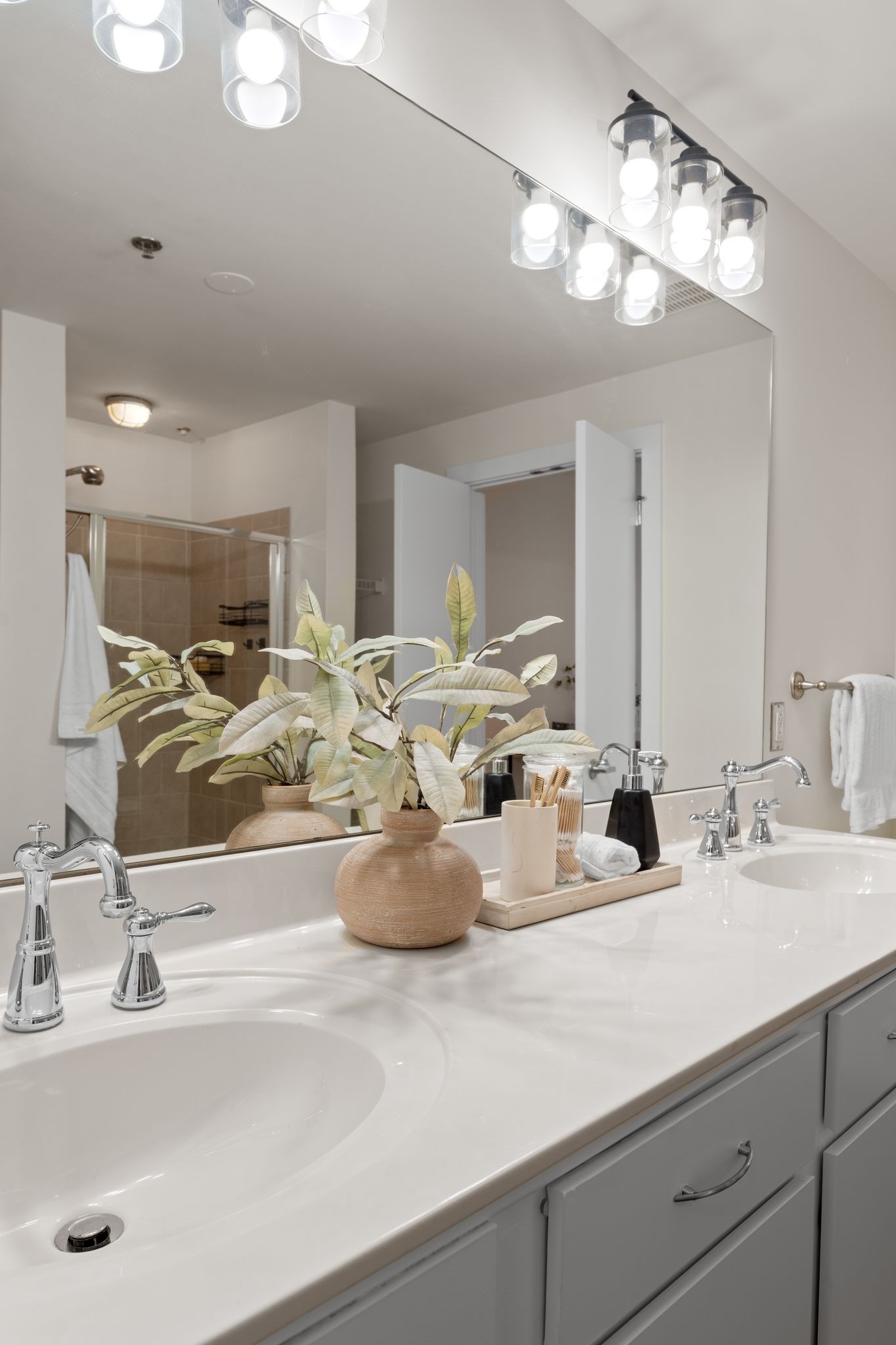 1803 Broadway Unit: 219