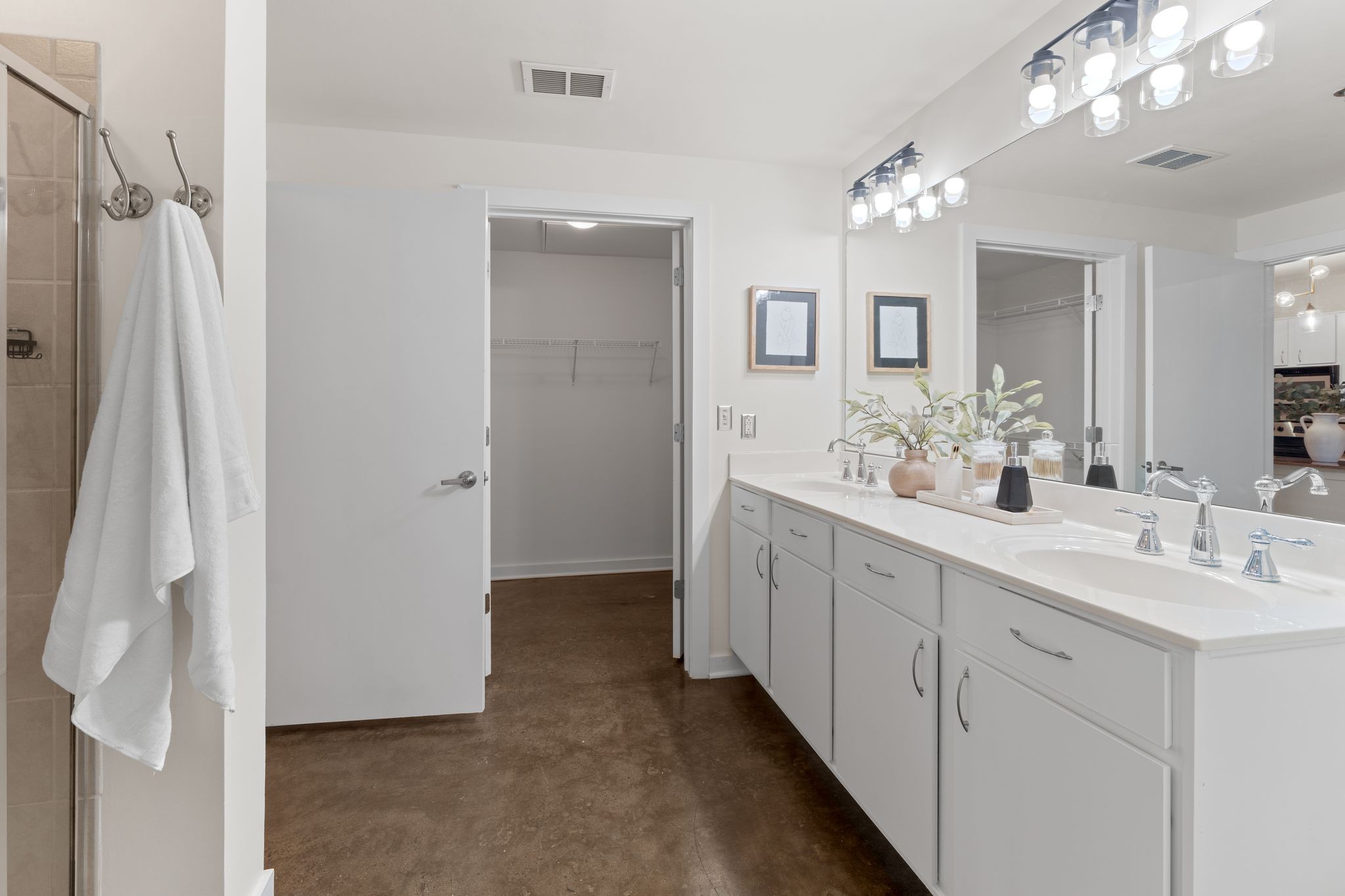 1803 Broadway Unit: 219