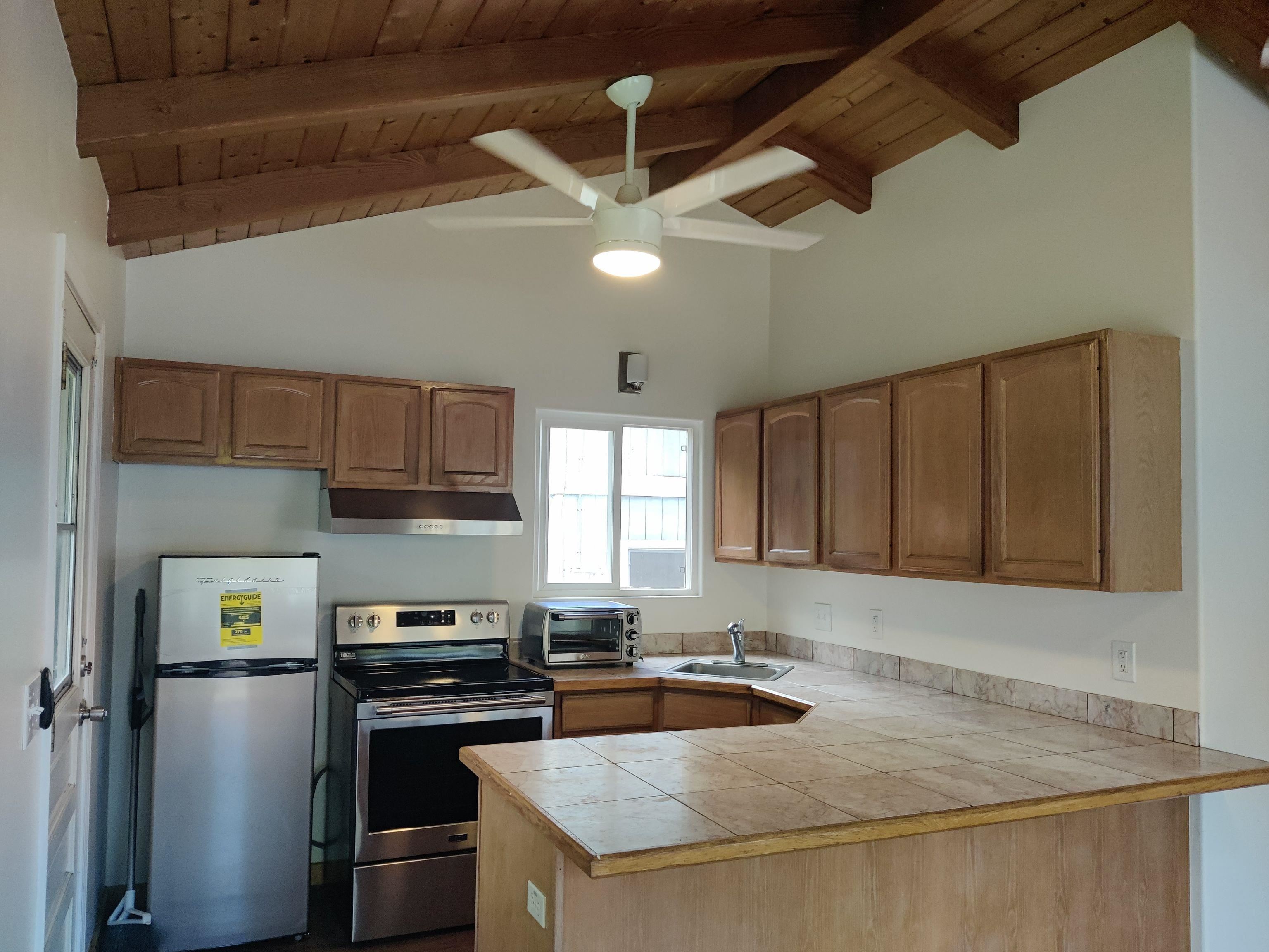 2042 KAHEKILI Hwy Unit: B