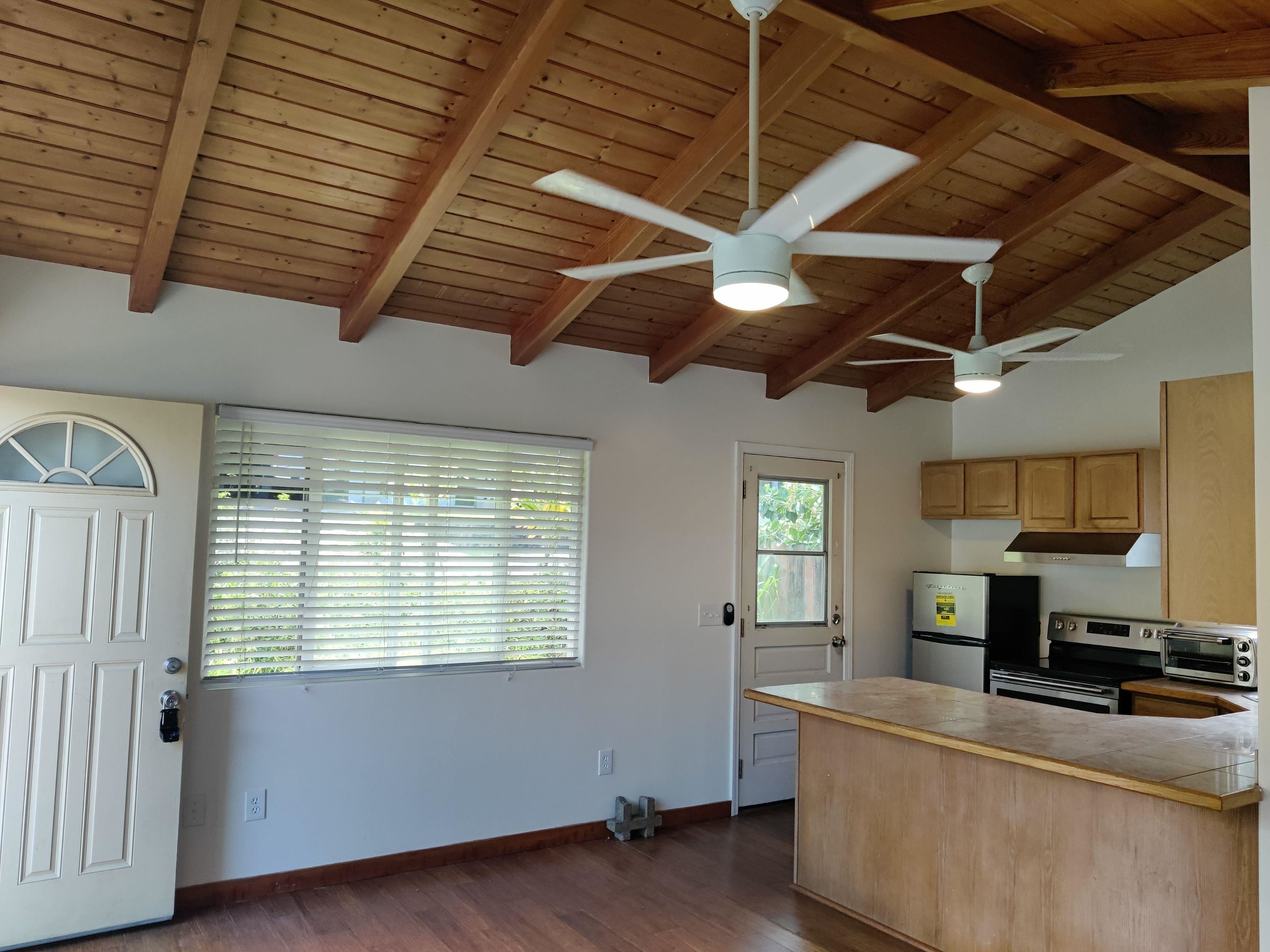 2042 KAHEKILI Hwy Unit: B