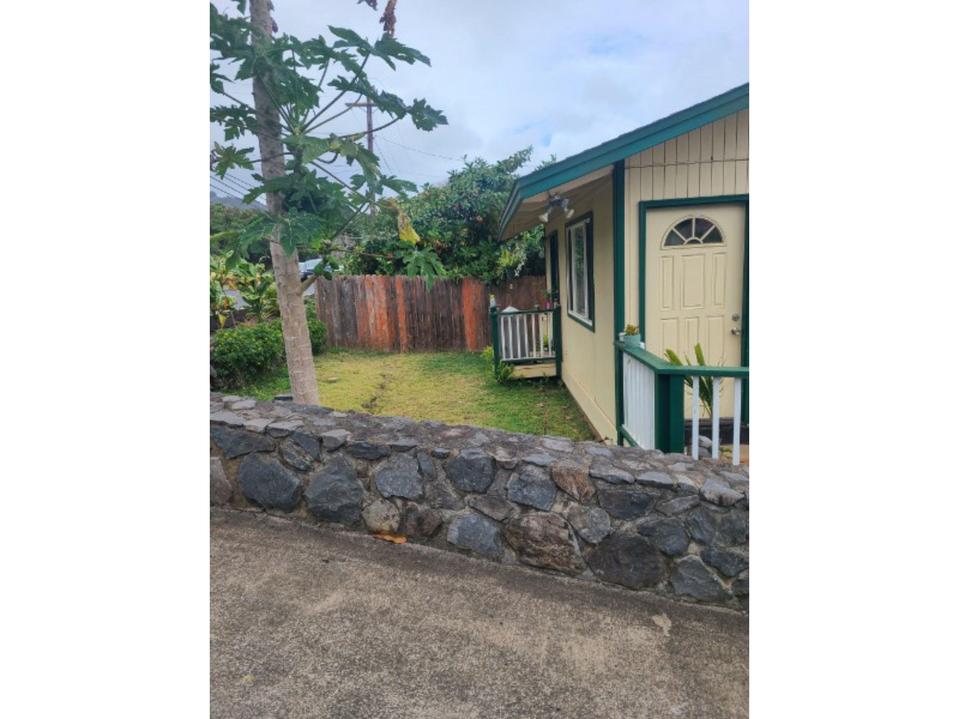 2042 KAHEKILI Hwy Unit: B