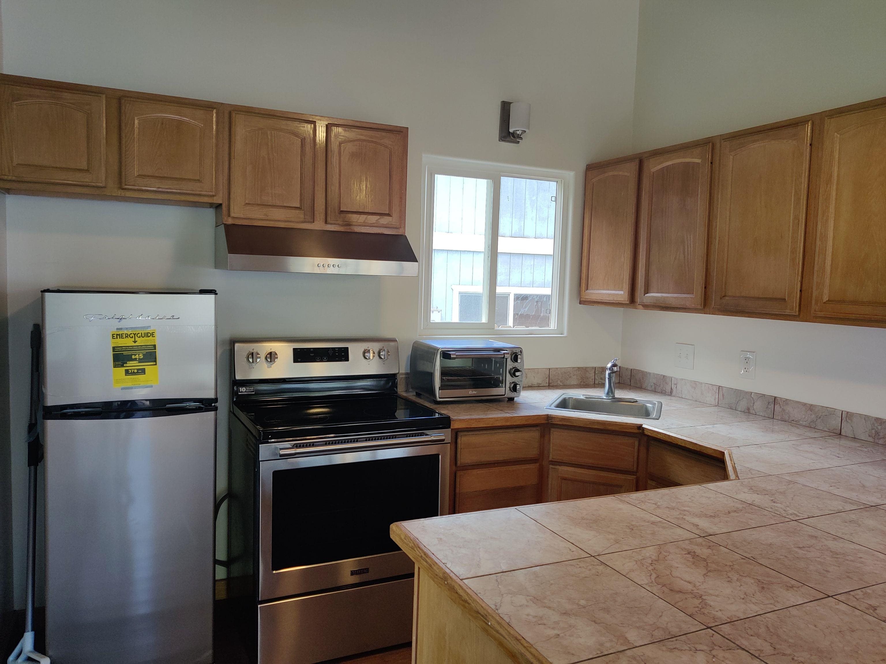 2042 KAHEKILI Hwy Unit: B