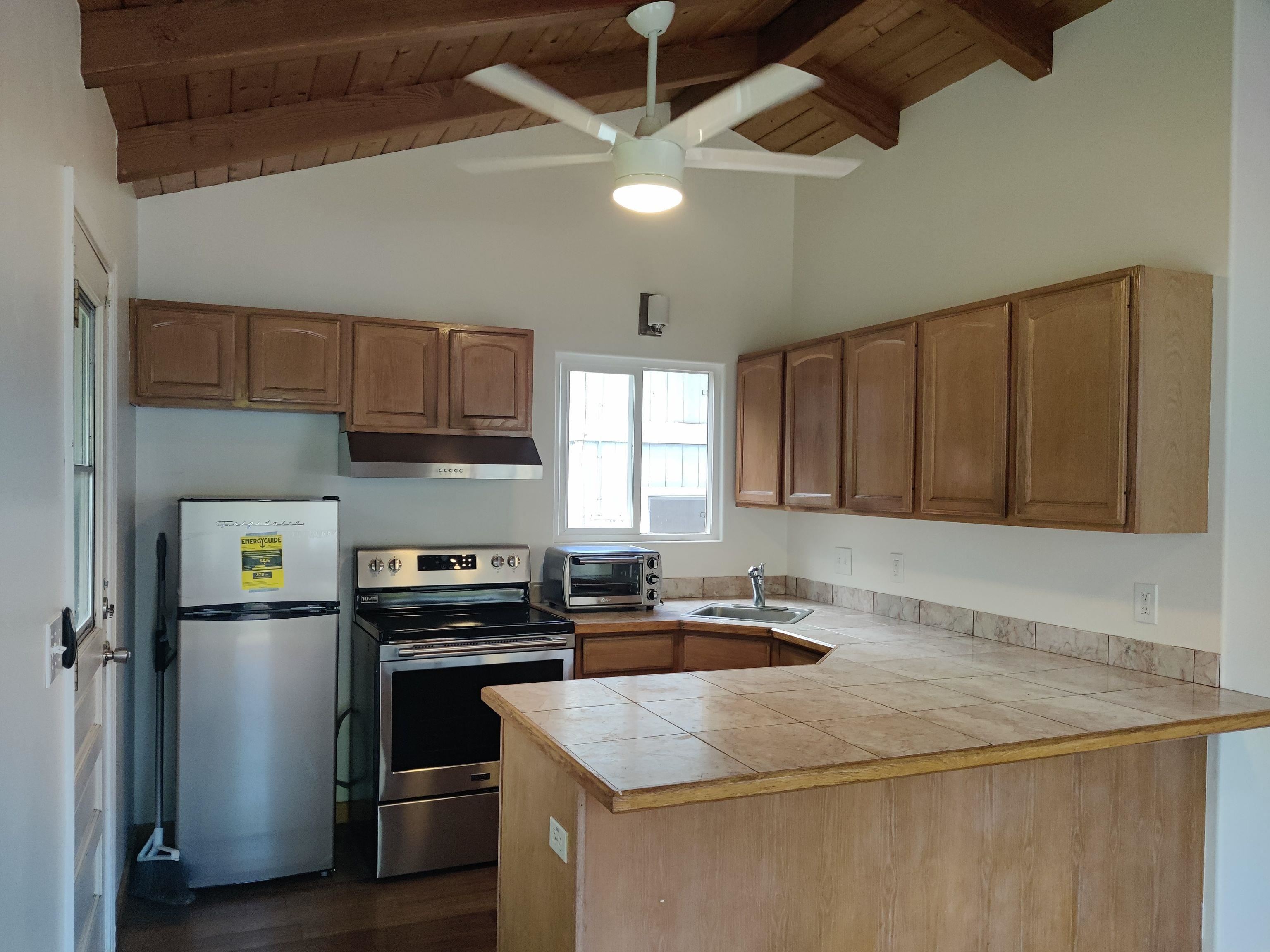 2042 KAHEKILI Hwy Unit: B