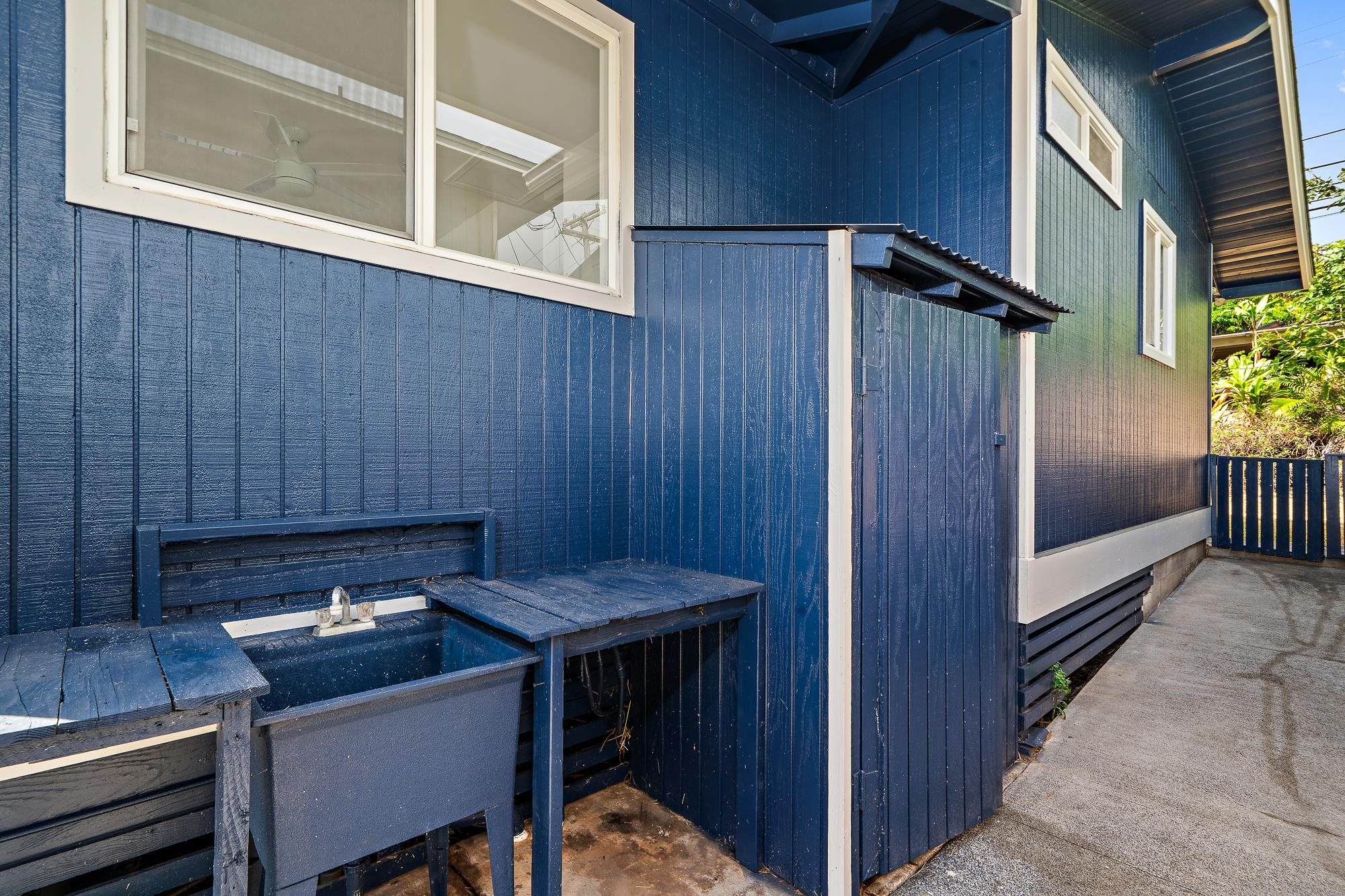 2042 Kahekili Hwy Unit: B