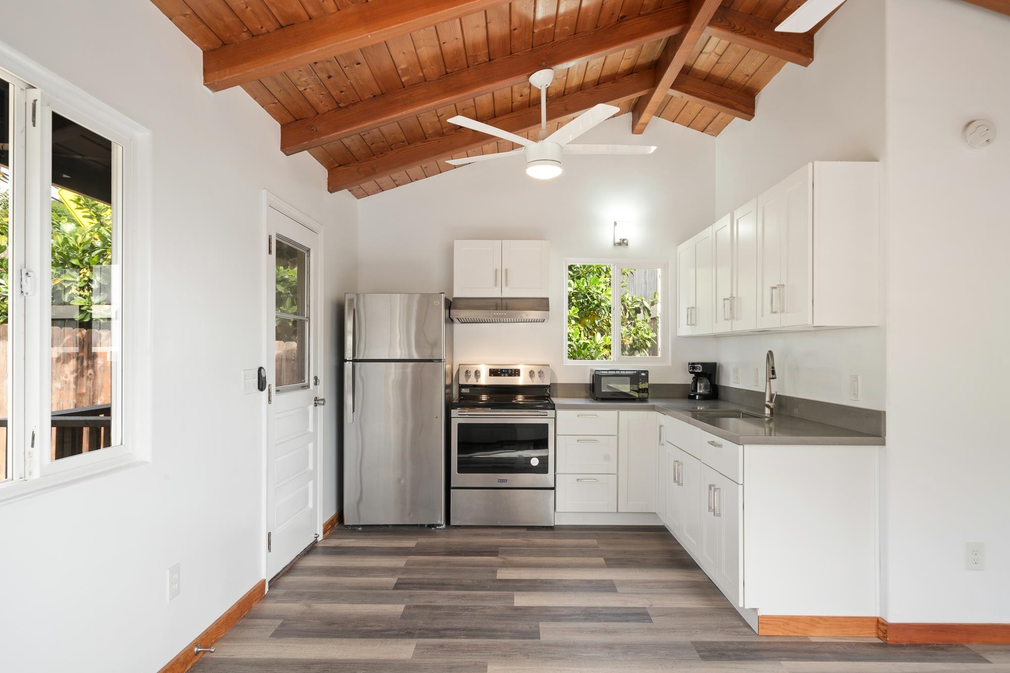 2042 Kahekili Hwy Unit: B