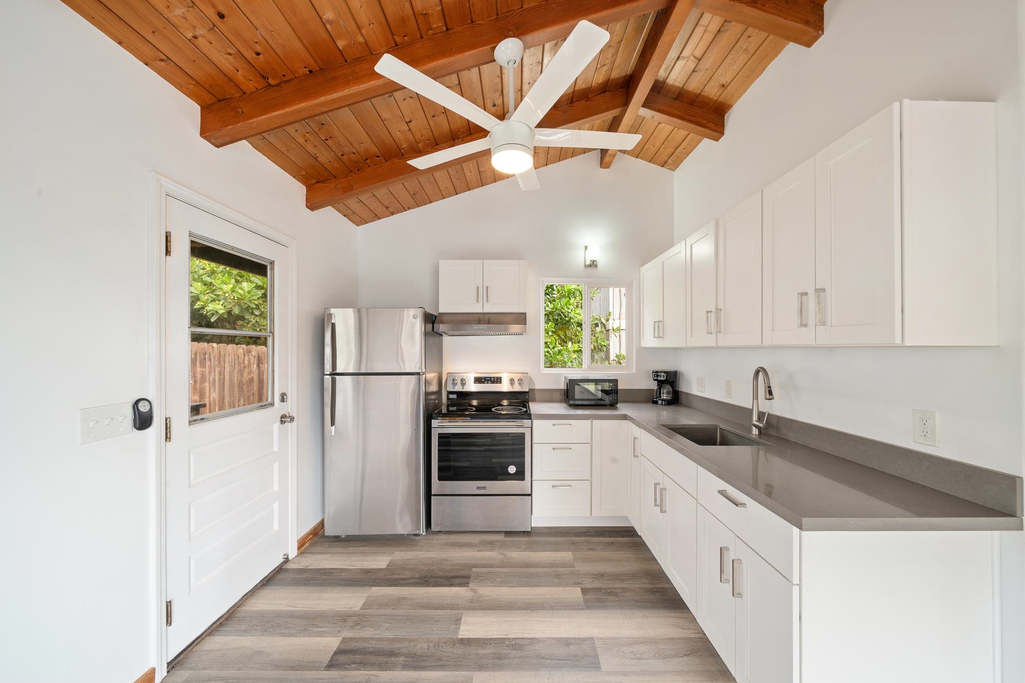 2042 Kahekili Hwy Unit: B