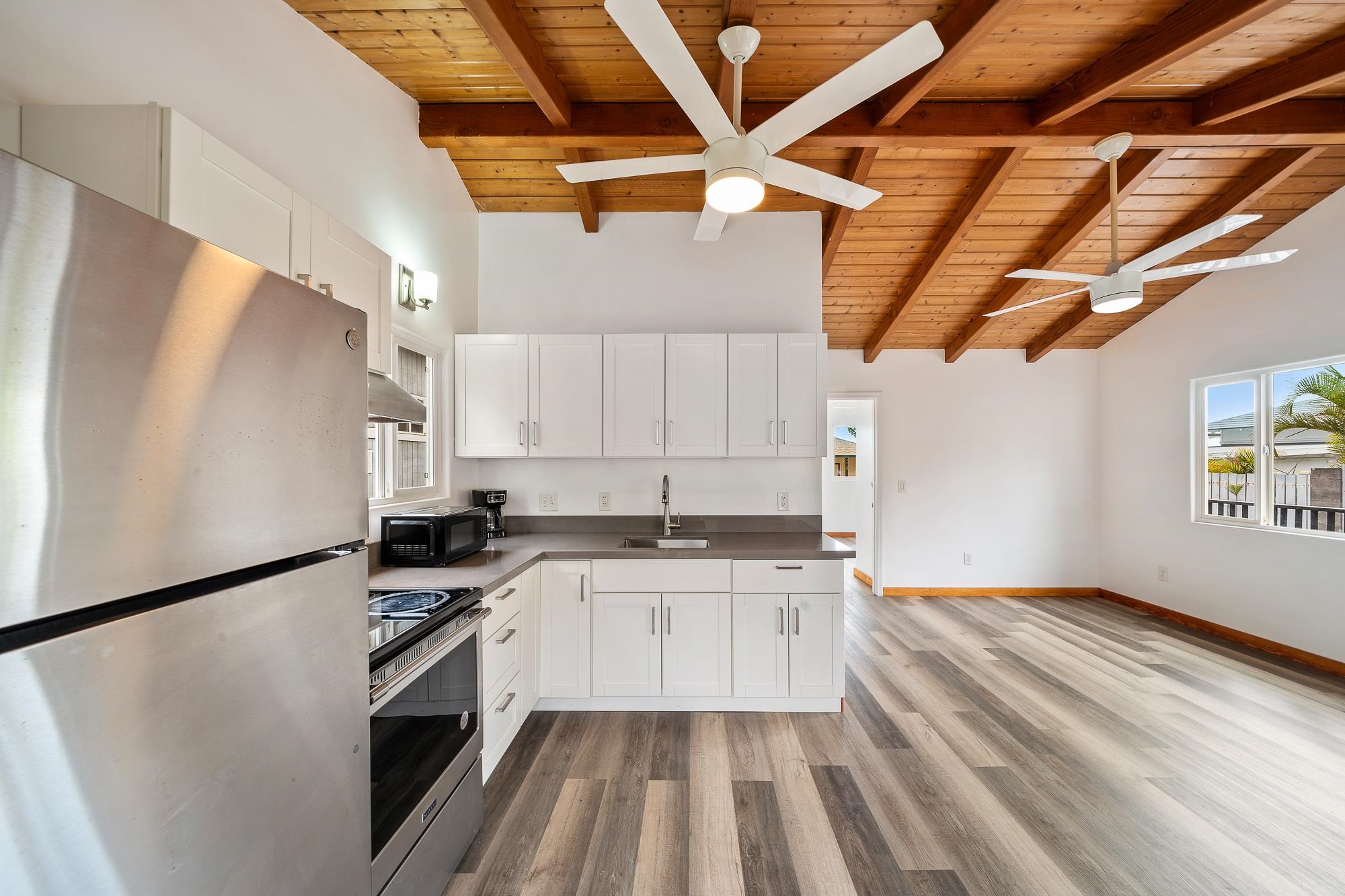 2042 Kahekili Hwy Unit: B