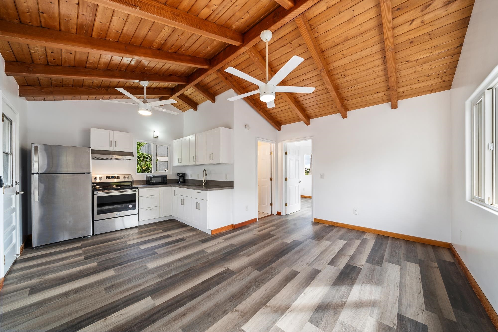 2042 Kahekili Hwy Unit: B