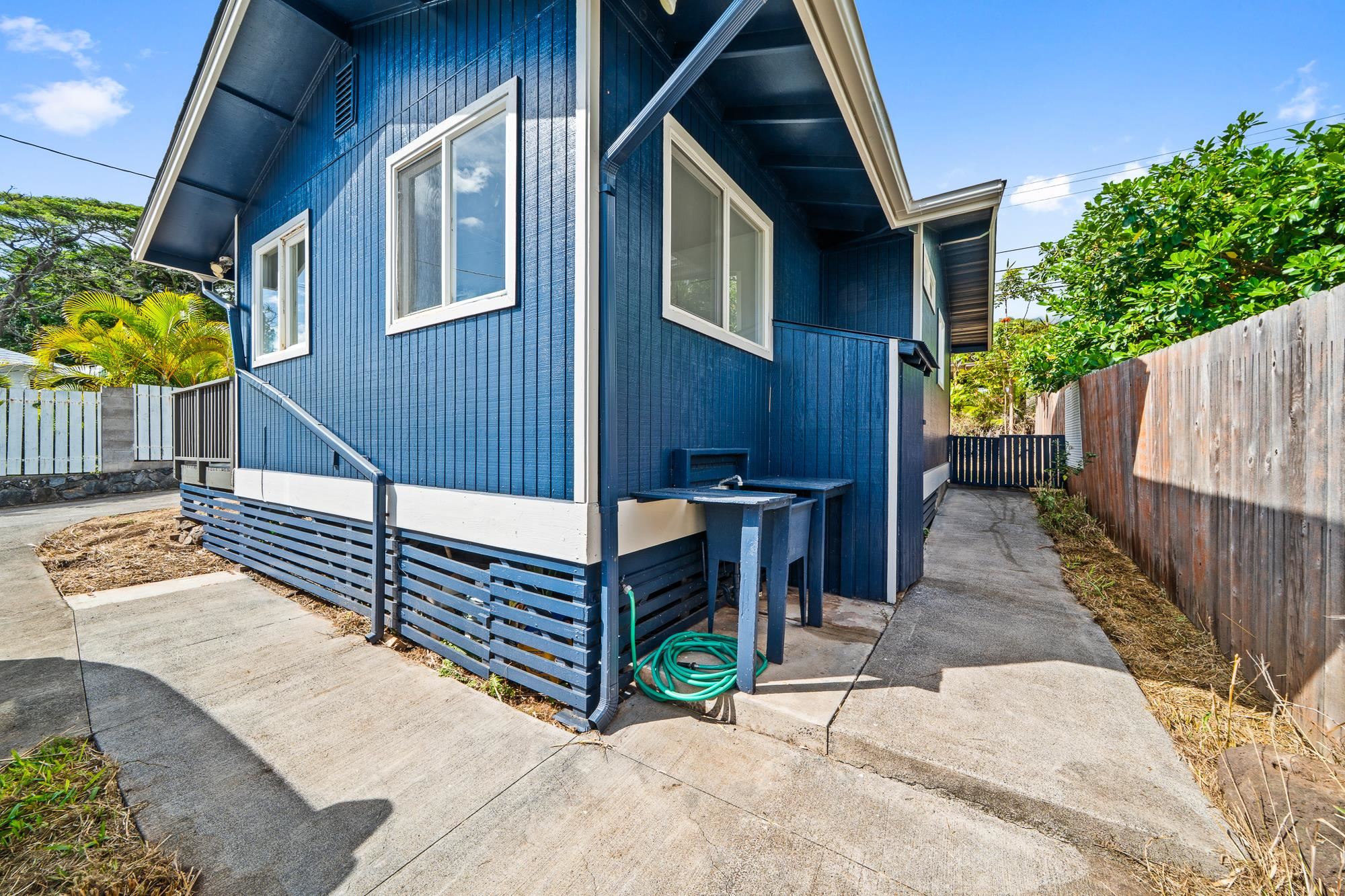 2042 Kahekili Hwy Unit: B