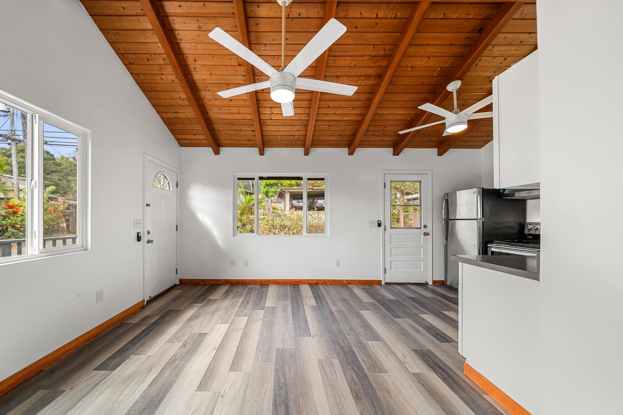 2042 Kahekili Hwy Unit: B