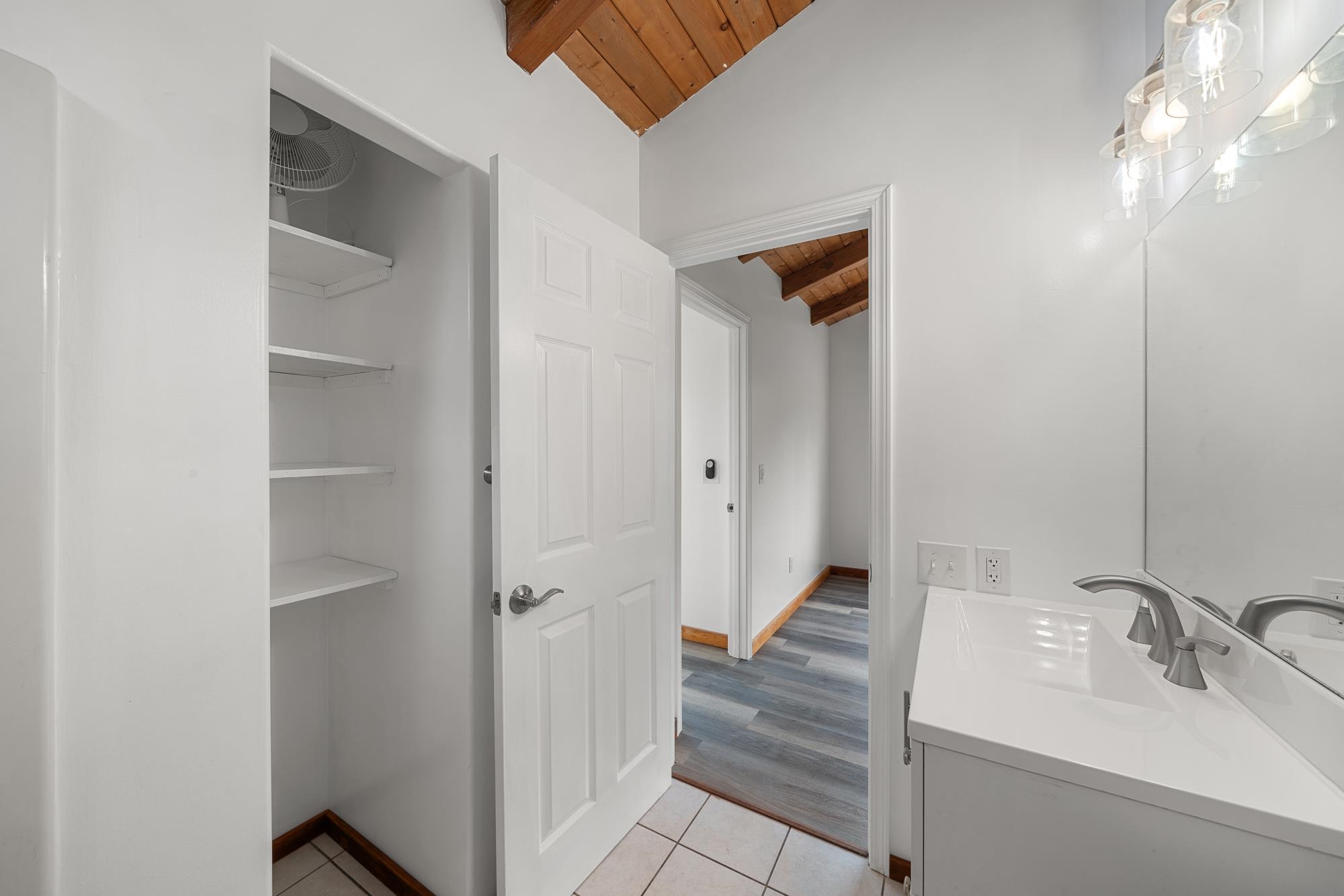 2042 Kahekili Hwy Unit: B