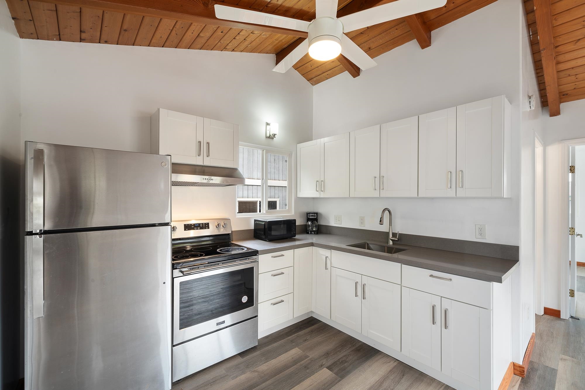 2042 Kahekili Hwy Unit: B